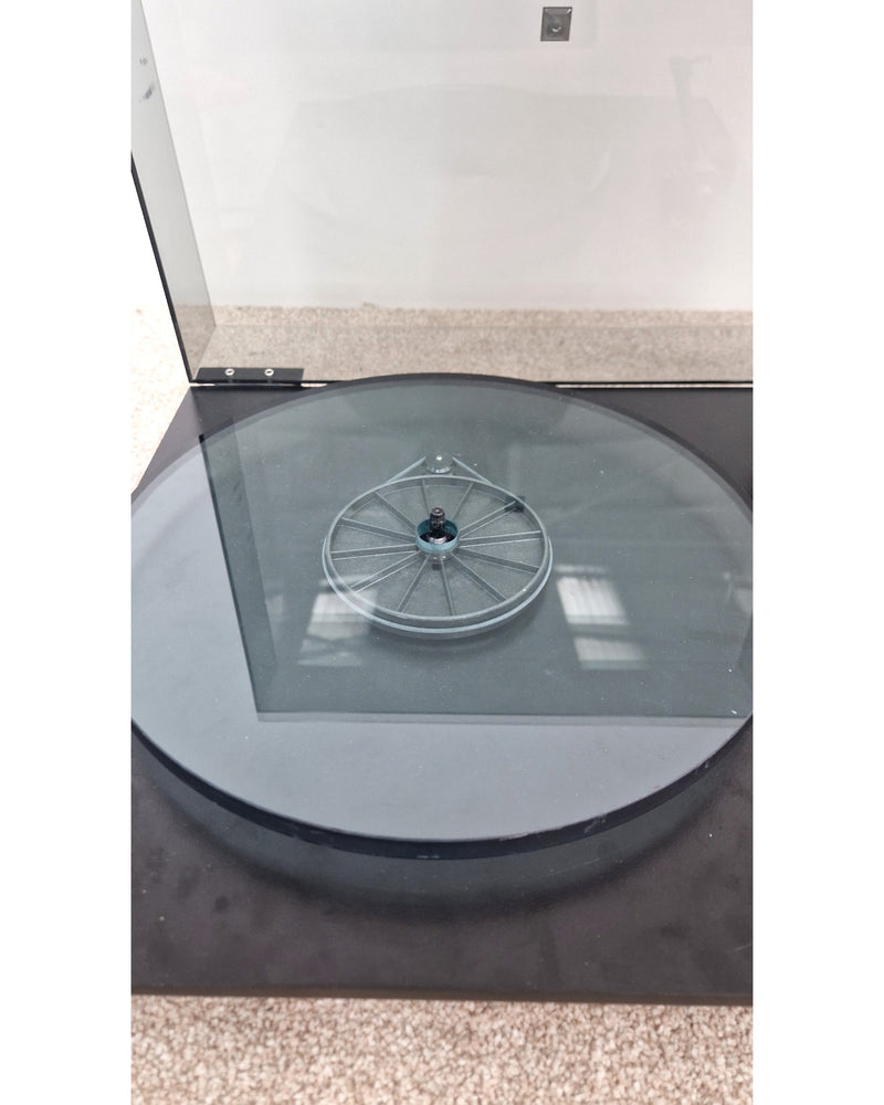REGA Planar 3 Turntable - Iconic Design - Good - image 7