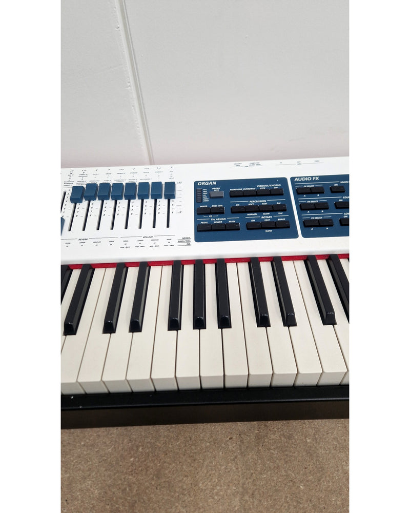 Dexibell VIVO S9 - Digital Piano - White - Like New w/ Power Supply, Original Box, Manuals - image 6