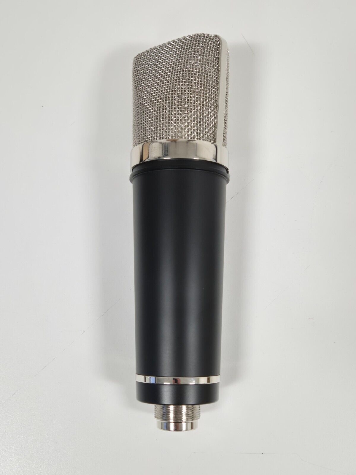 Lauten Audio LA220 Microphone with Holder and Manuals
