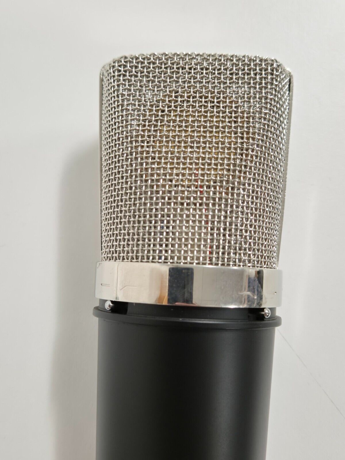 Lauten Audio LA220 Microphone with Holder and Manuals