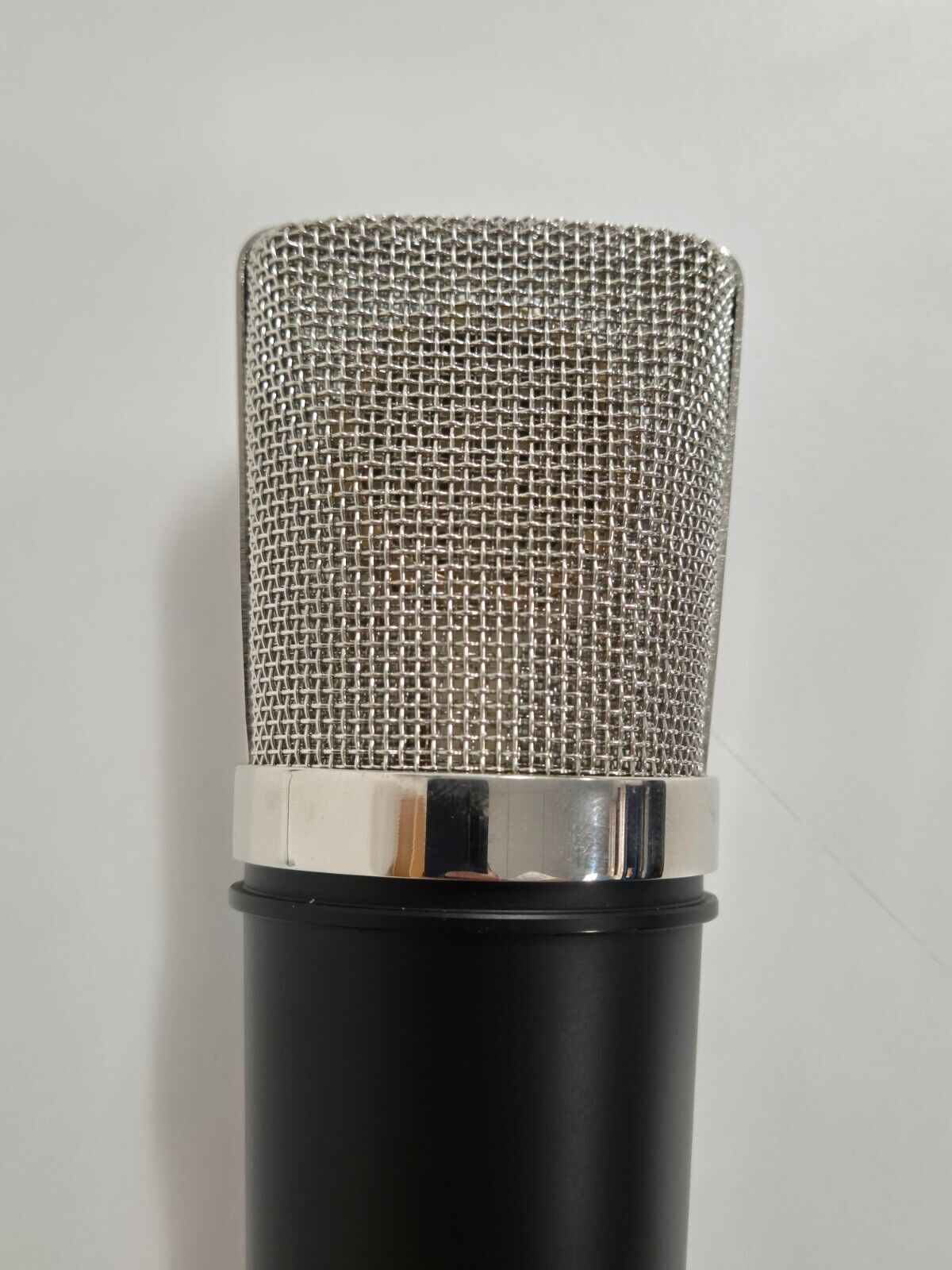 Lauten Audio LA220 Microphone with Holder and Manuals