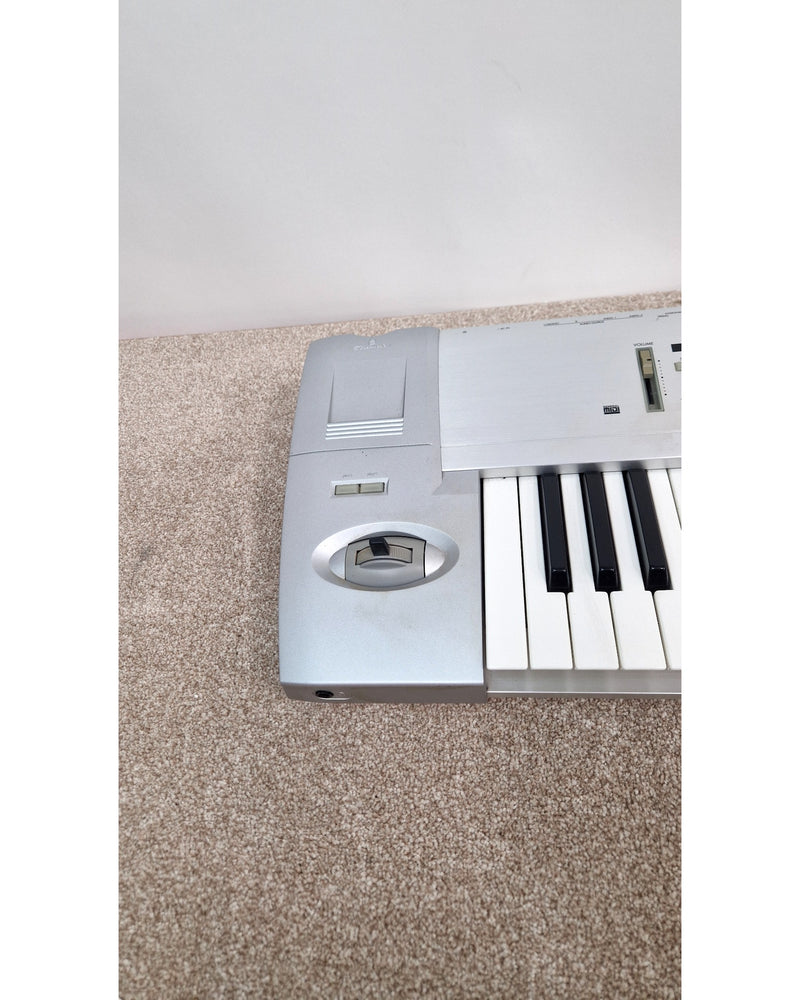 Korg Triton Le 73 (+ sampling board) - Synthesizer Keyboards - Good w/ Power Supply - image 8