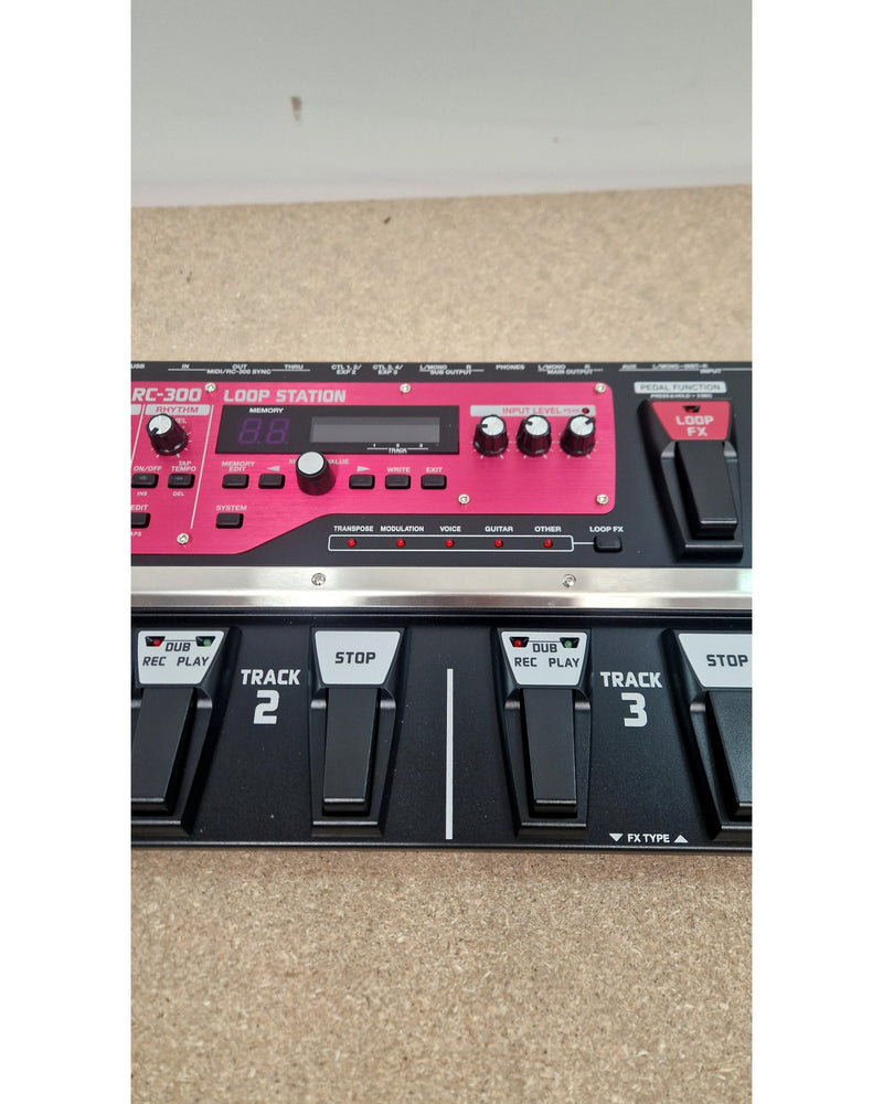 Boss RC-300 - Multi-Effects Pedal - Excellent w/ Soft Case & power supply - image 6
