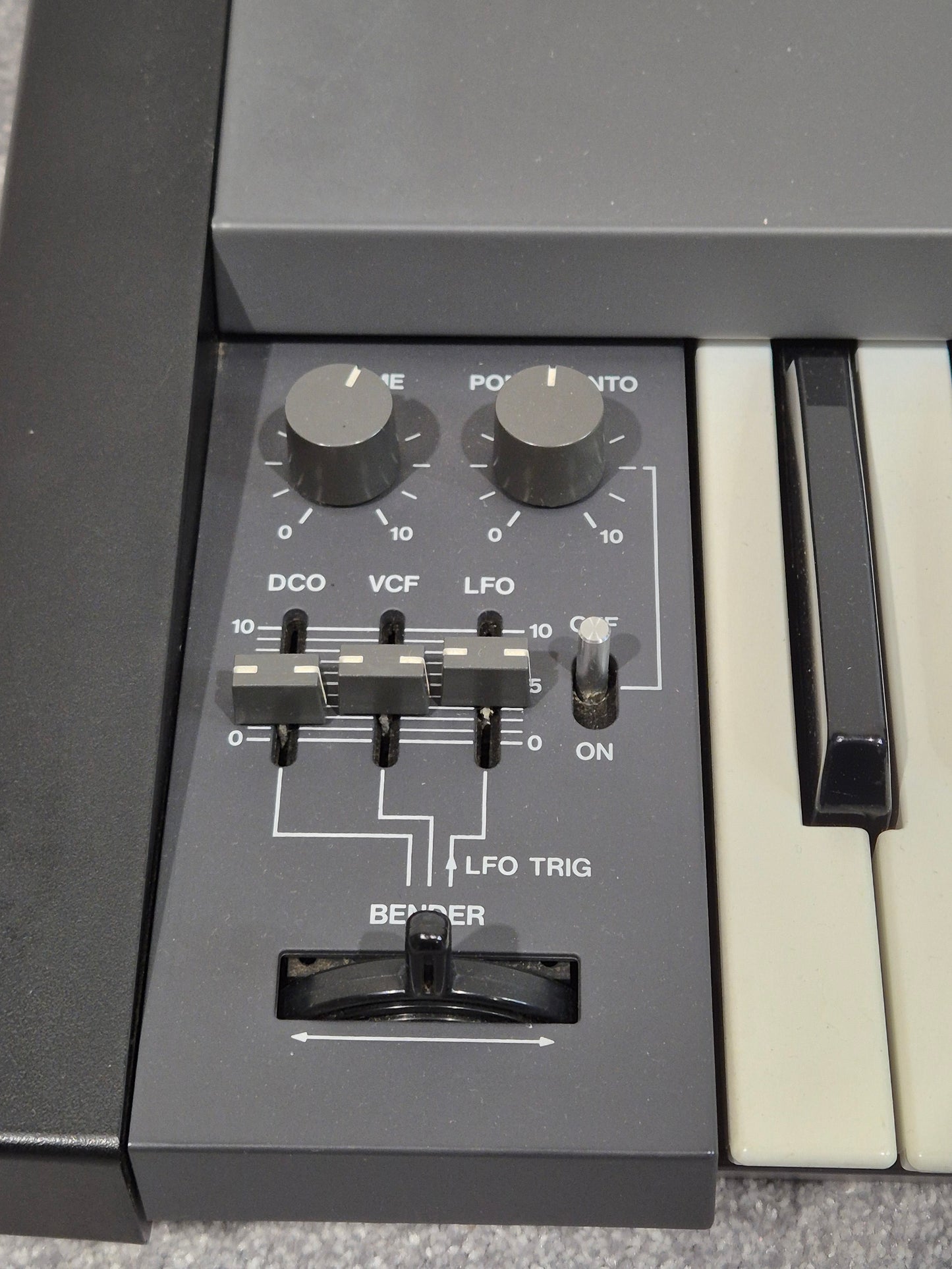 Roland Juno-106 61 Key Programmable Polyphonic Analog Synthesiser