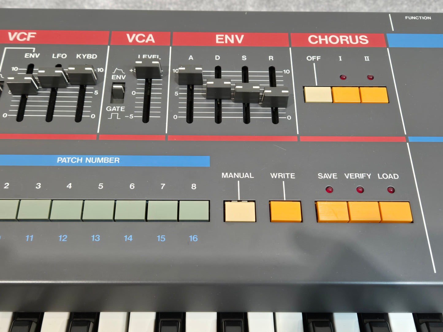 Roland Juno-106 61 Key Programmable Polyphonic Analog Synthesiser