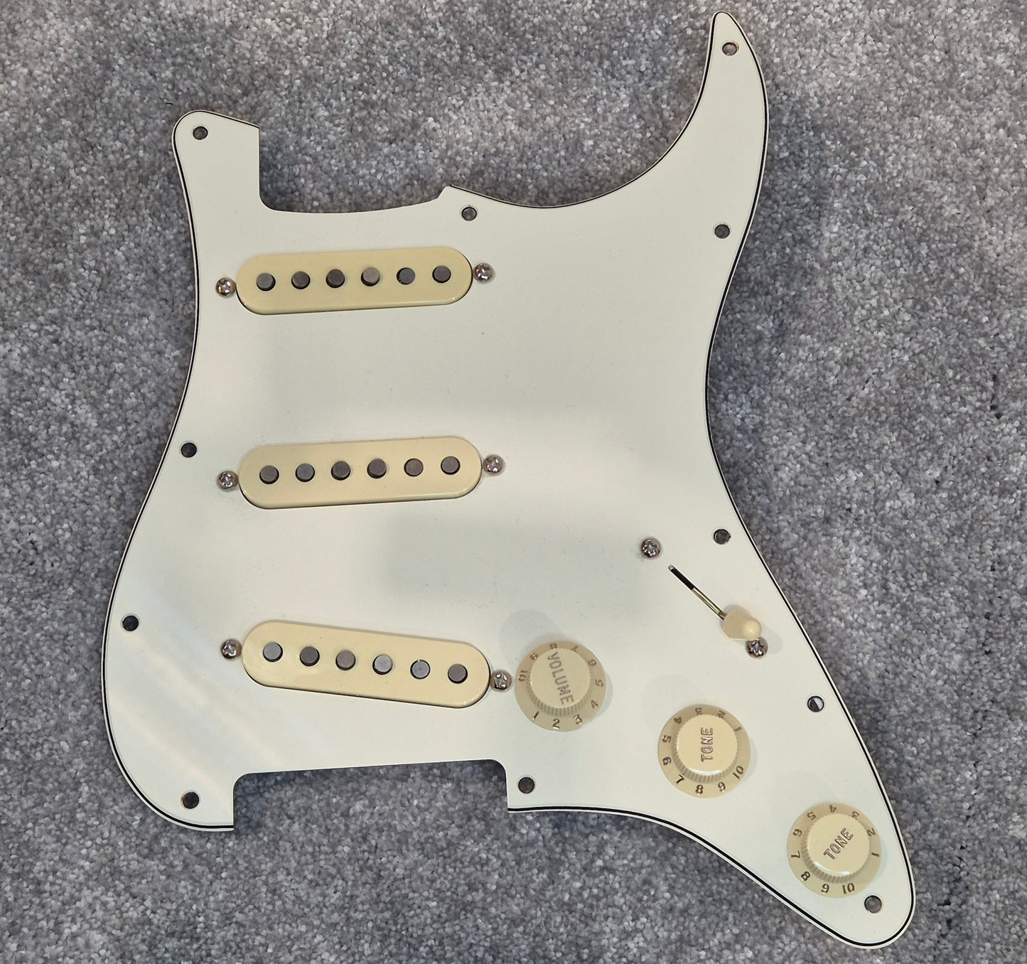 Genuine Fender Pre Wired Stratocaster Loaded Pickguard - White