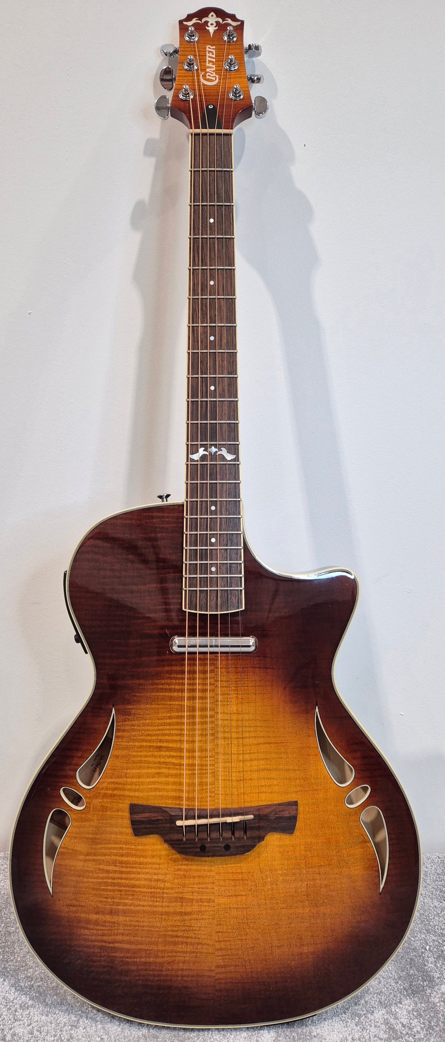 Crafter SA-TMVS Guitar - Hybrid Acoustic-Electric Guitar - Original Hard Case