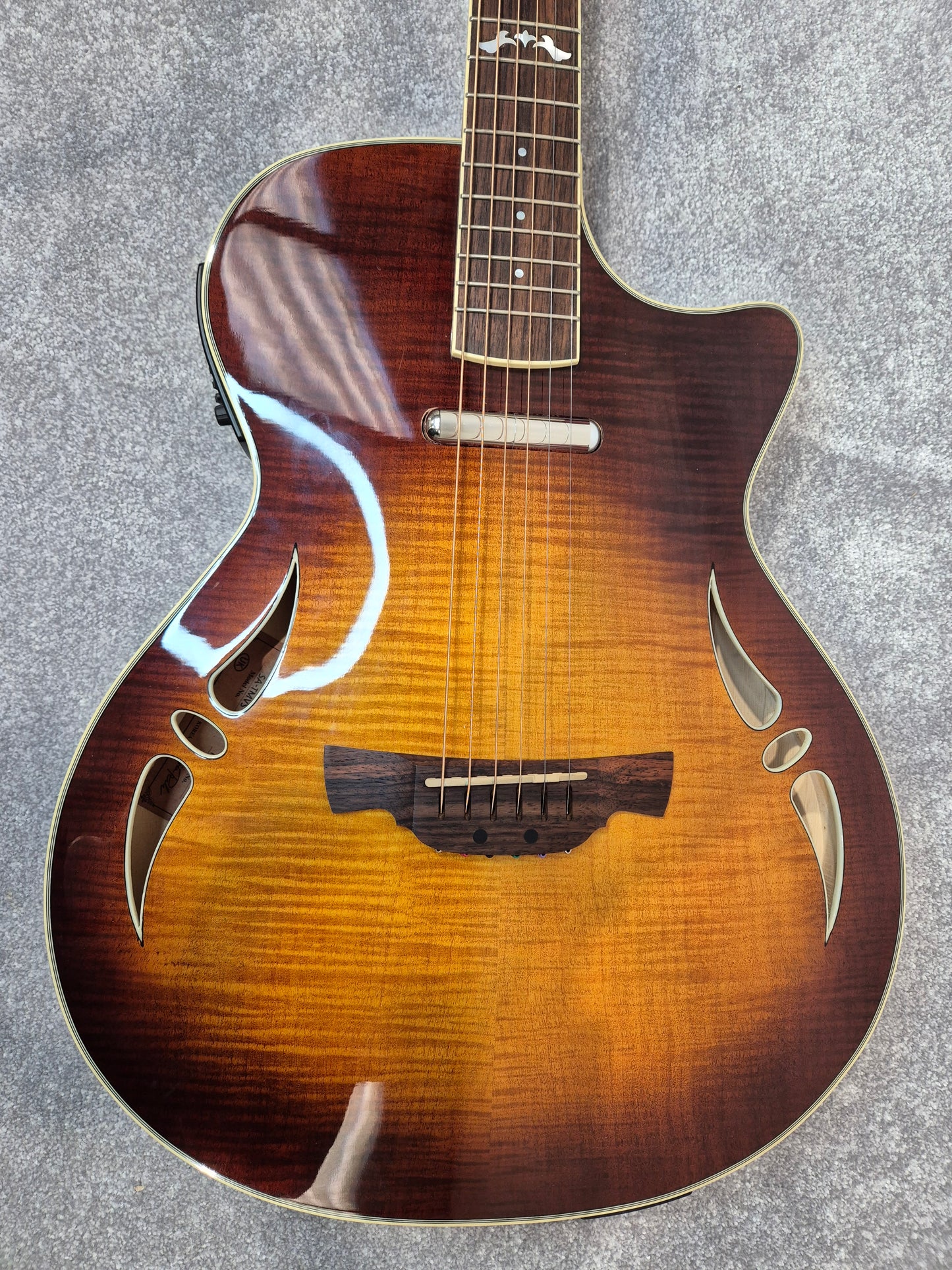 Crafter SA-TMVS Guitar - Hybrid Acoustic-Electric Guitar - Original Hard Case