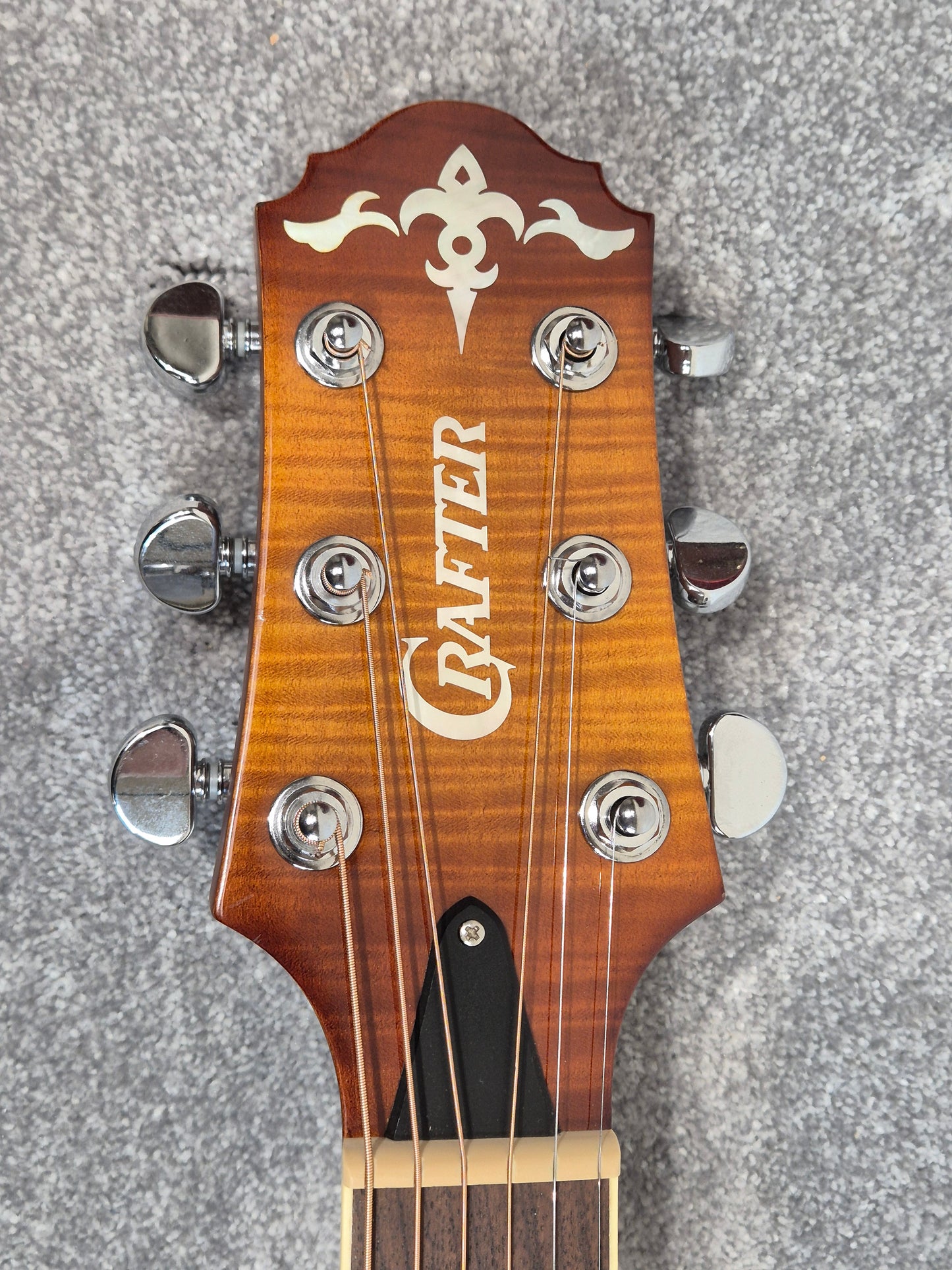 Crafter SA-TMVS Guitar - Hybrid Acoustic-Electric Guitar - Original Hard Case