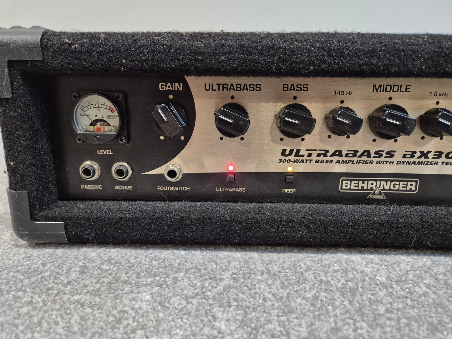 Behringer Ultrabass BX3000T - 300 Watt Bass Amplifier