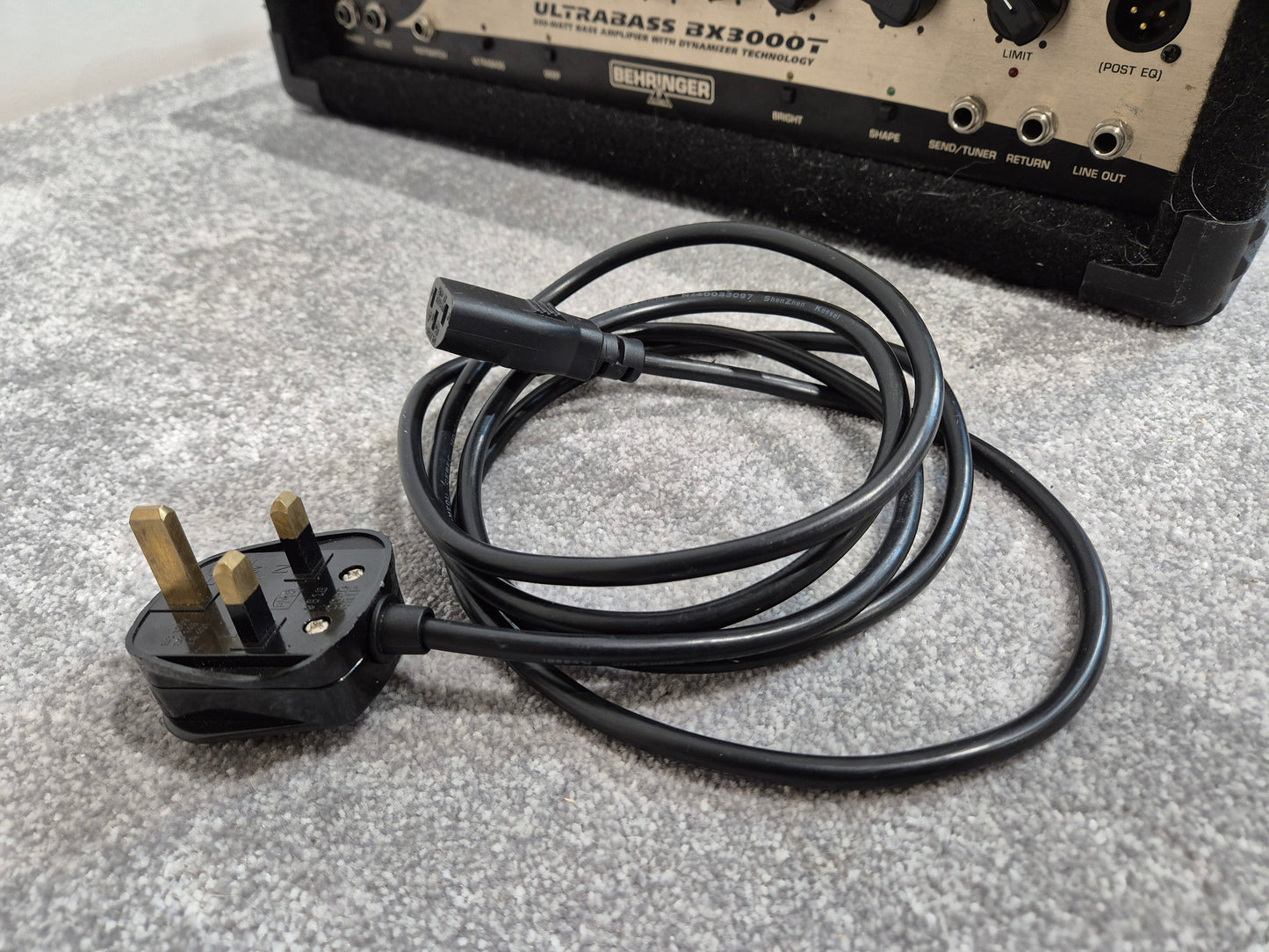 Behringer Ultrabass BX3000T - 300 Watt Bass Amplifier