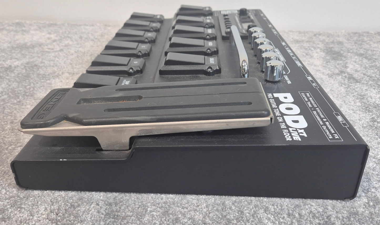 Line 6 POD XT Live - Multi-Effect and Amp Modeler Pedalboard With Soft bag