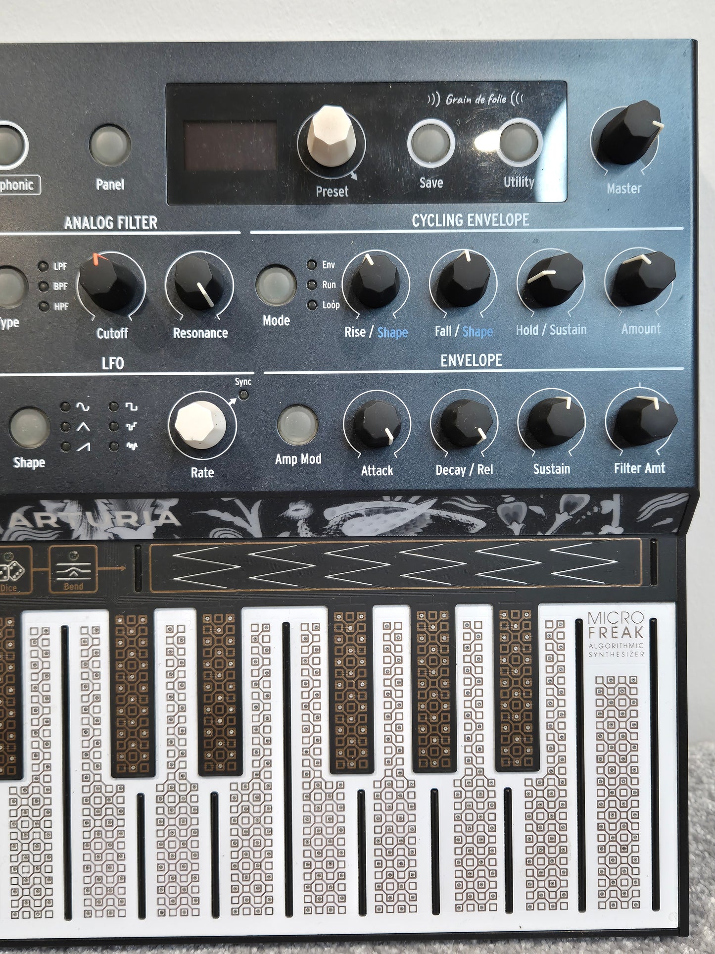 Arturia Microfreak - Hybrid Experimental Synthesizer + Power Cable