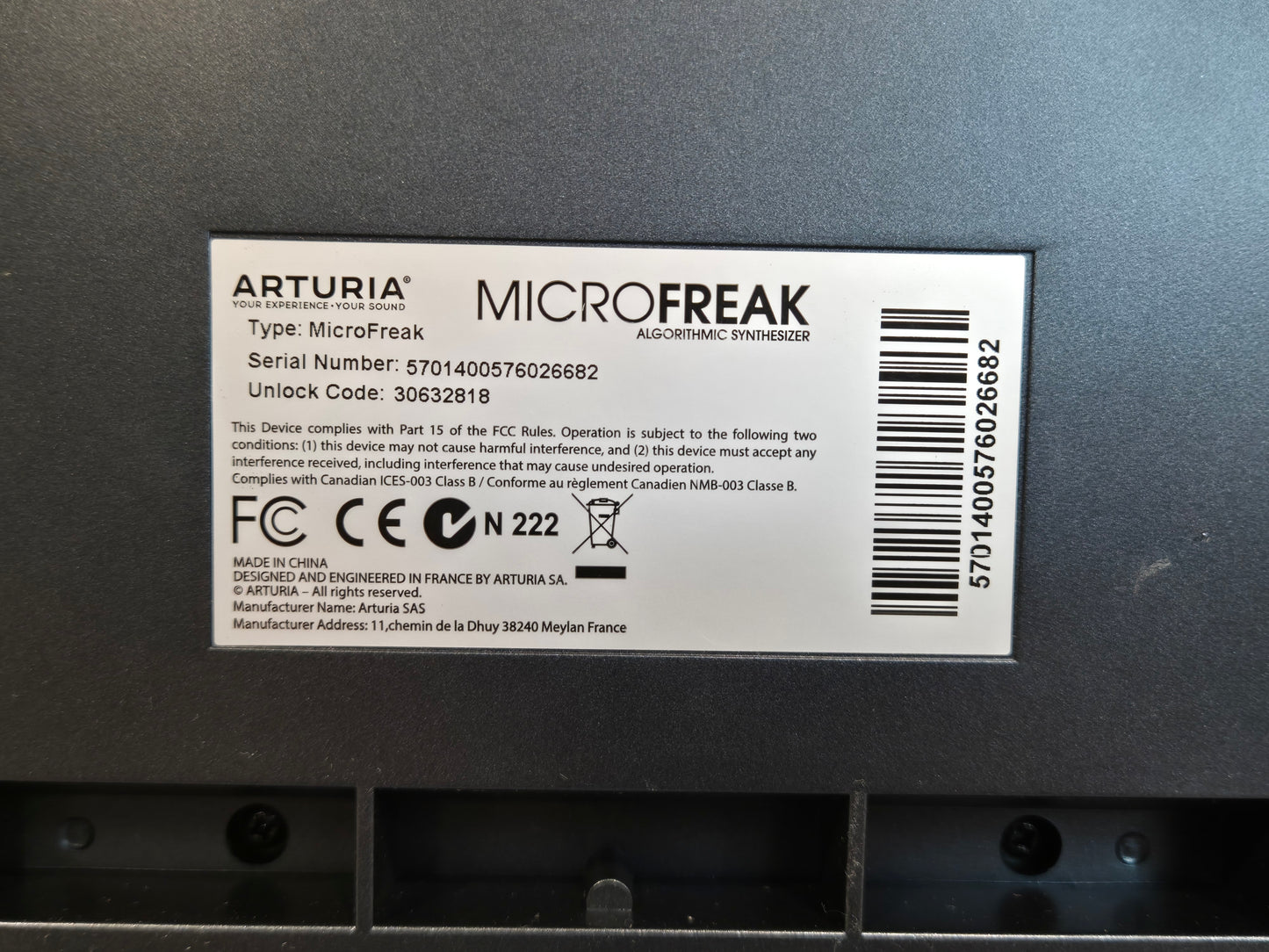 Arturia Microfreak - Hybrid Experimental Synthesizer + Power Cable