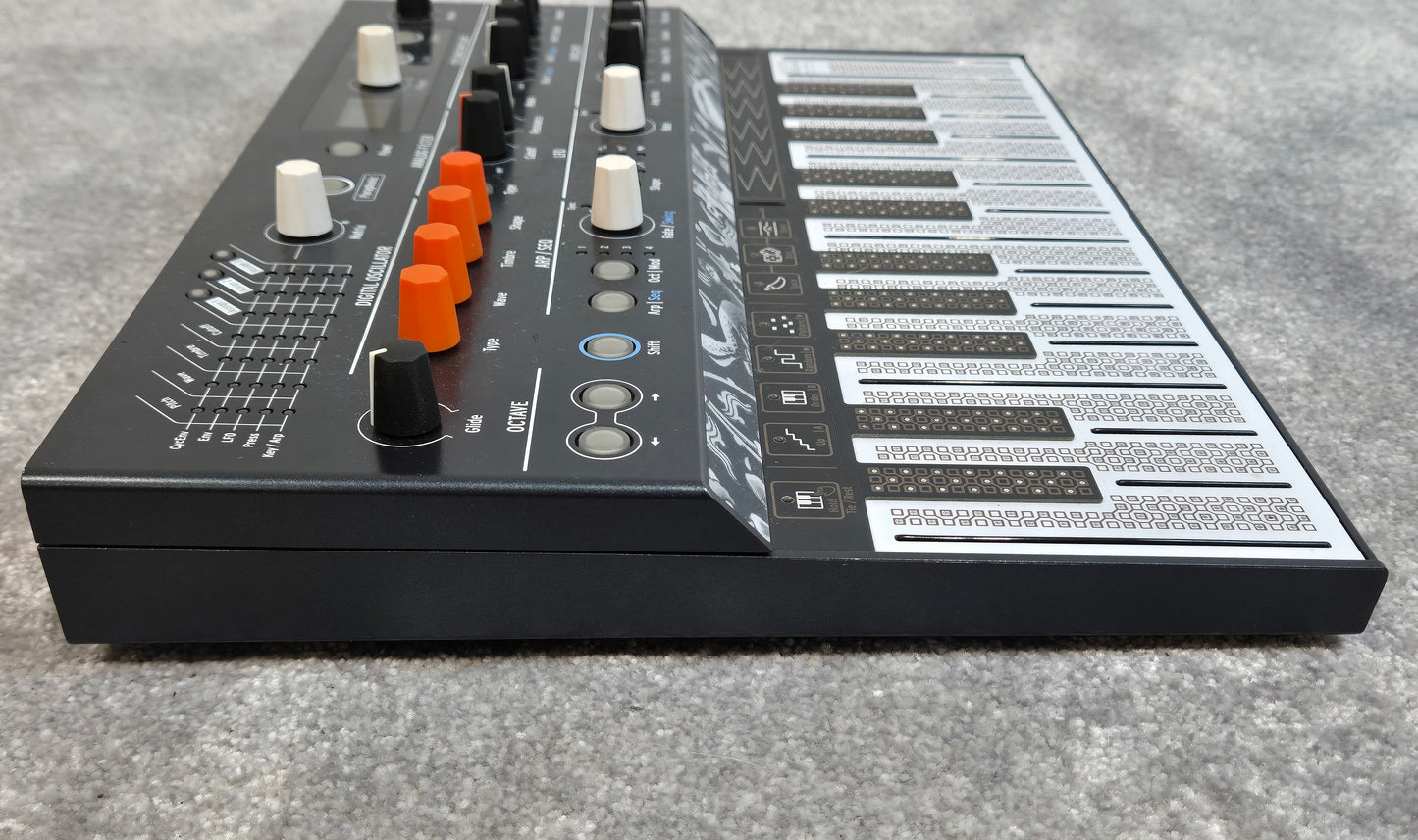 Arturia Microfreak - Hybrid Experimental Synthesizer + Power Cable