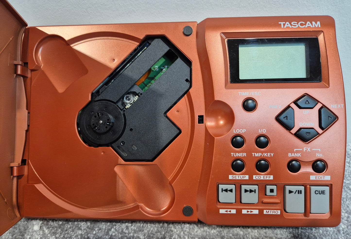 Tascam CD-GT1 MK II Portable CD Guitar Trainer + Tascam Case