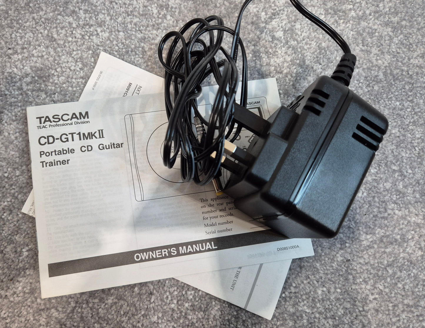 Tascam CD-GT1 MK II Portable CD Guitar Trainer + Tascam Case