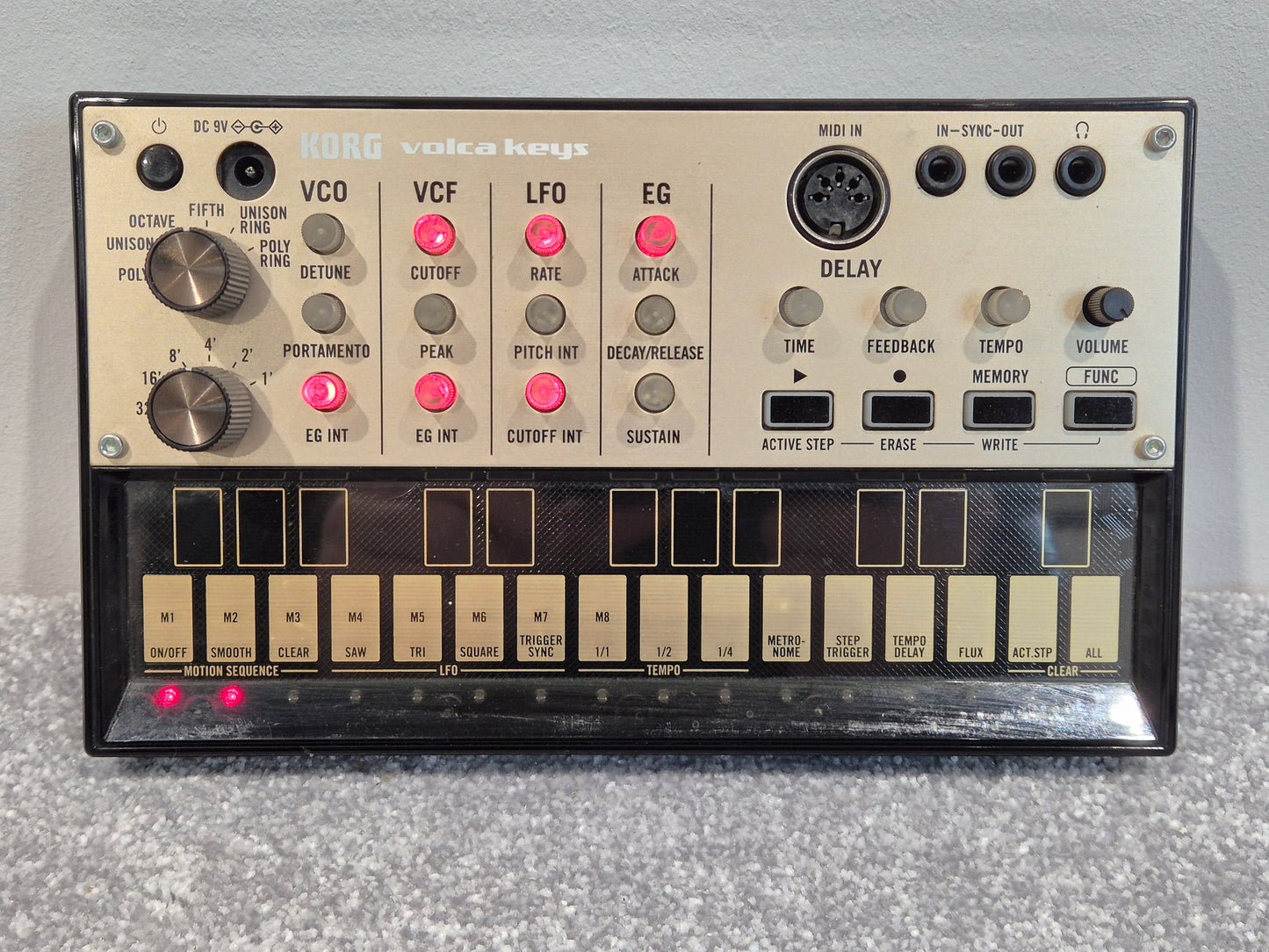 Korg Volca Keys - Compact Analog Lead Synthesizer - Battery Operated