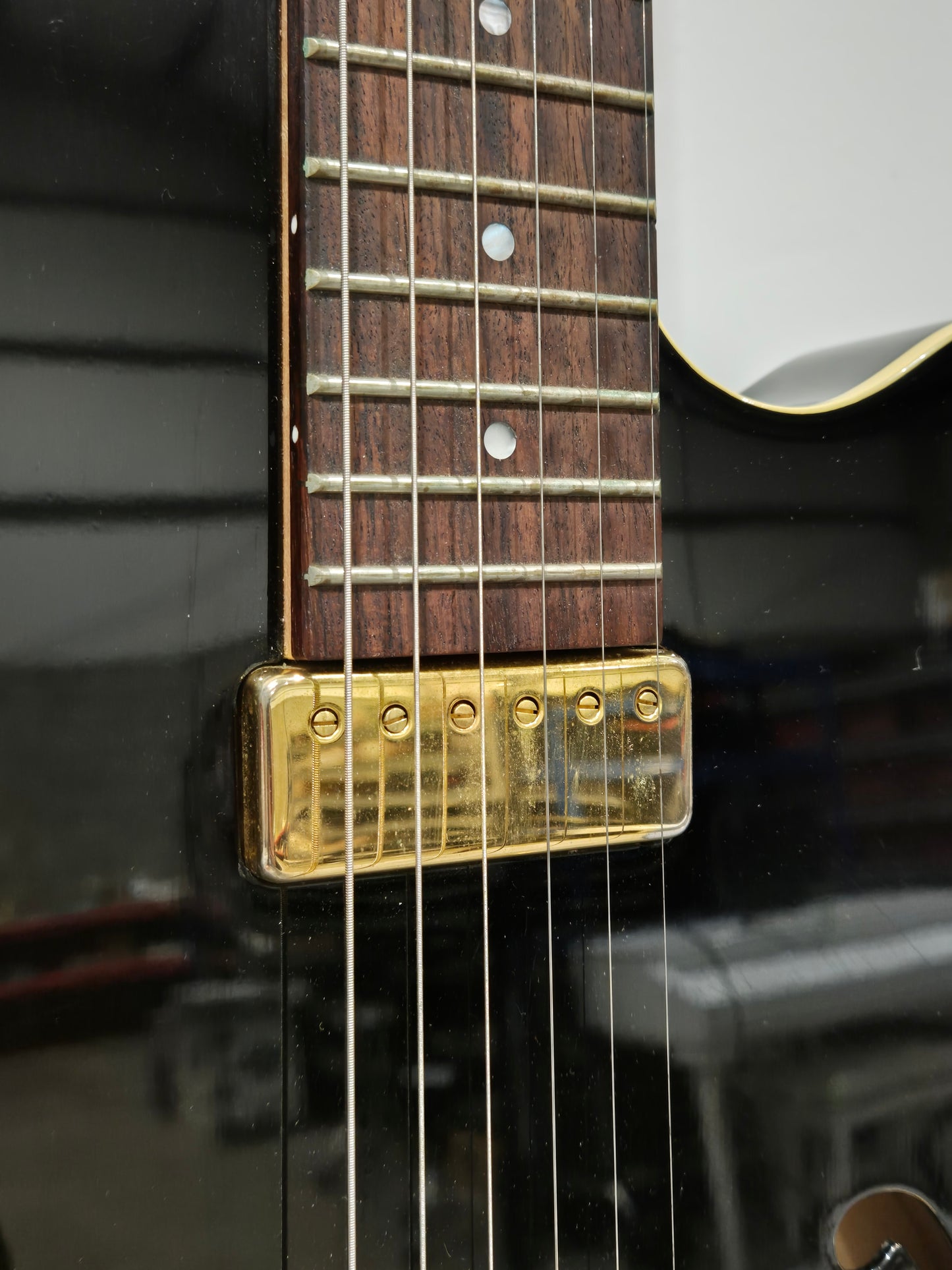 Yamaha AEX 500 - Semi Acoustic Hybrid Guitar Includes Yamaha Hard Case