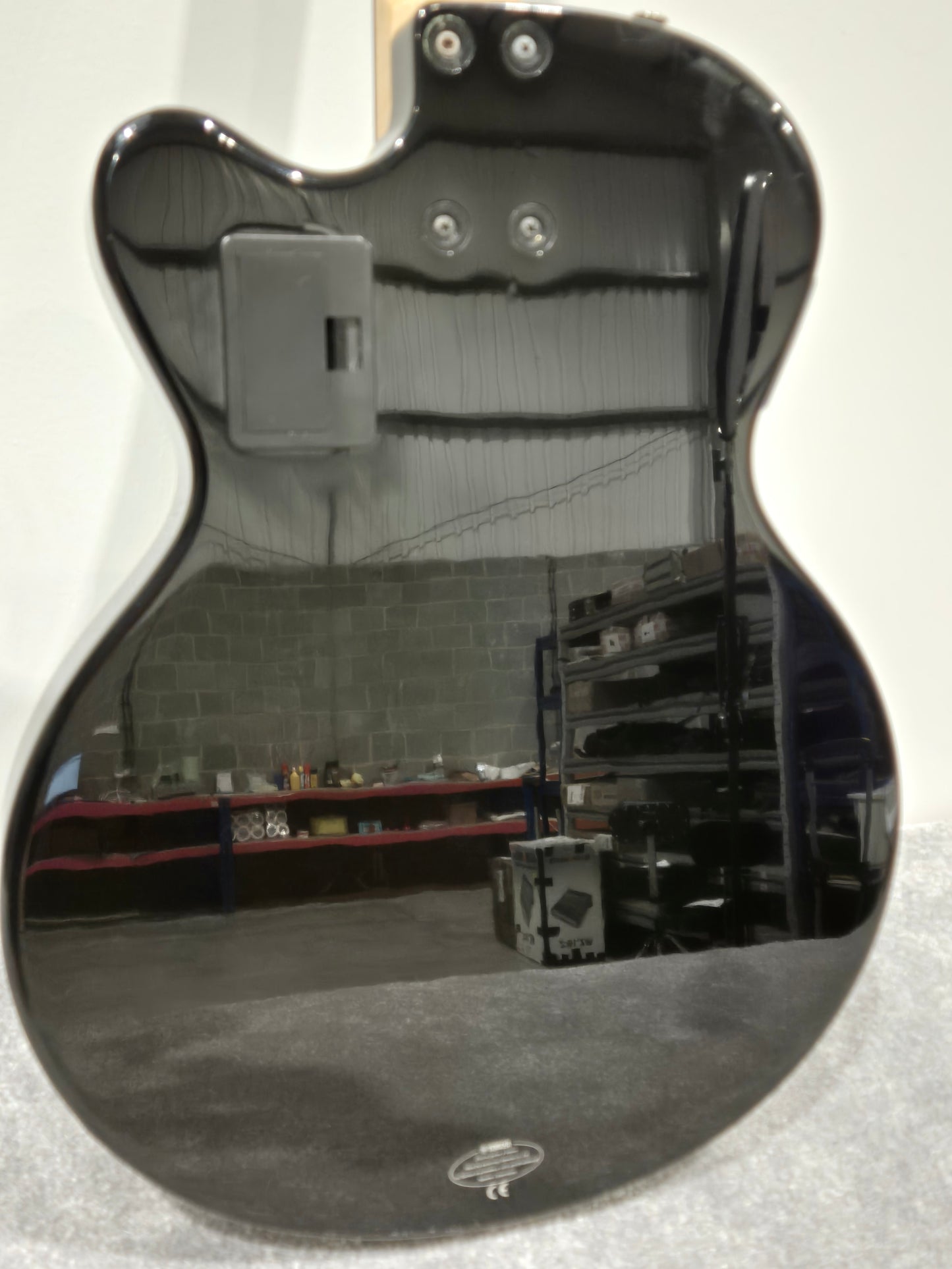 Yamaha AEX 500 - Semi Acoustic Hybrid Guitar Includes Yamaha Hard Case