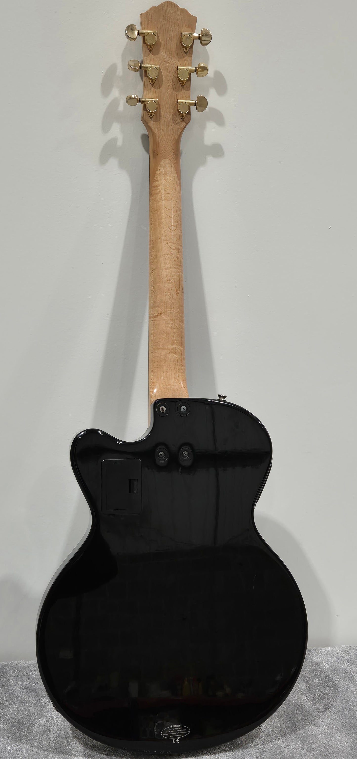 Yamaha AEX 500 - Semi Acoustic Hybrid Guitar Includes Yamaha Hard Case