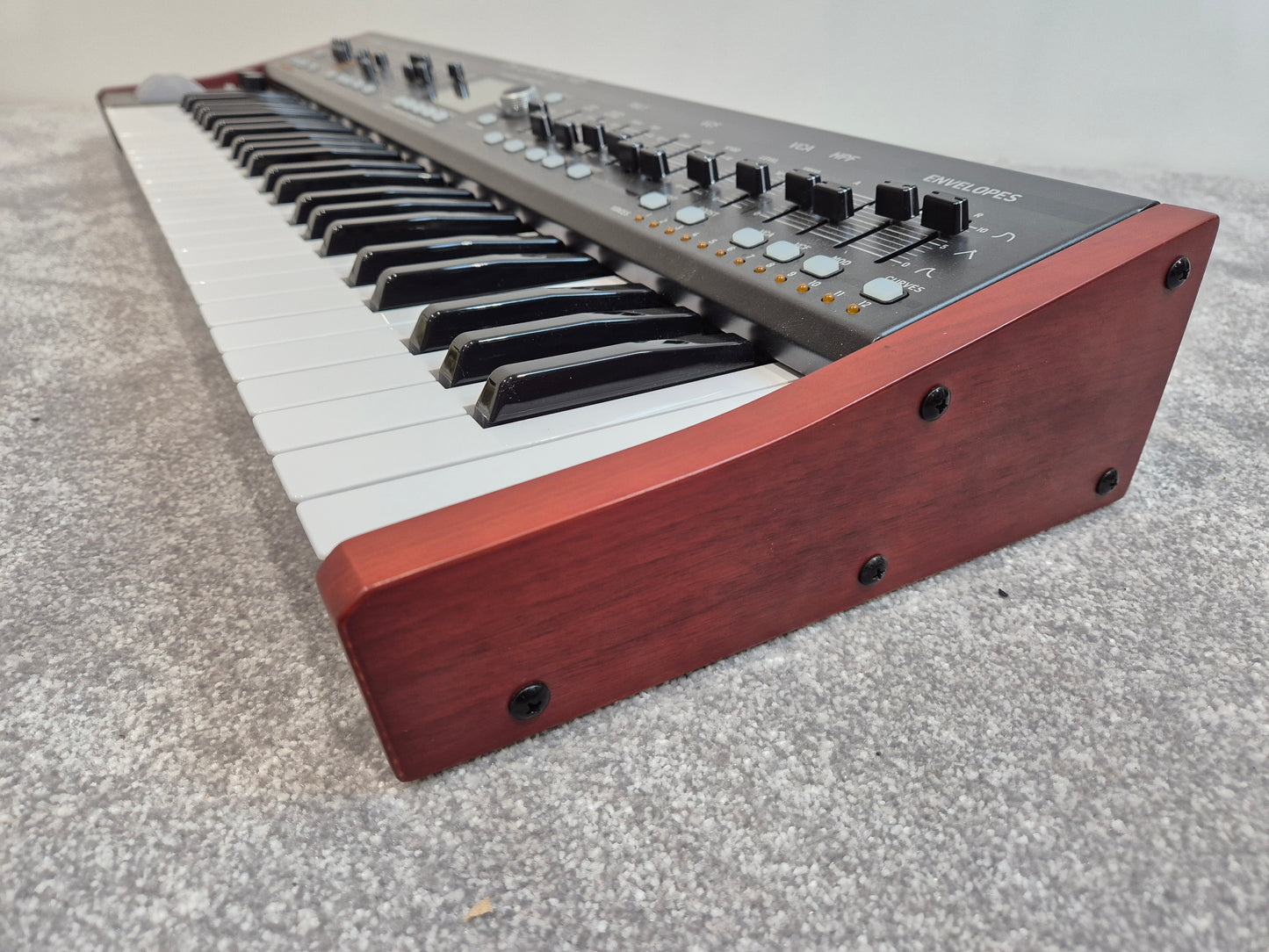 Behringer Deepmind 12 - 49-Key Keyboard Synthesizer