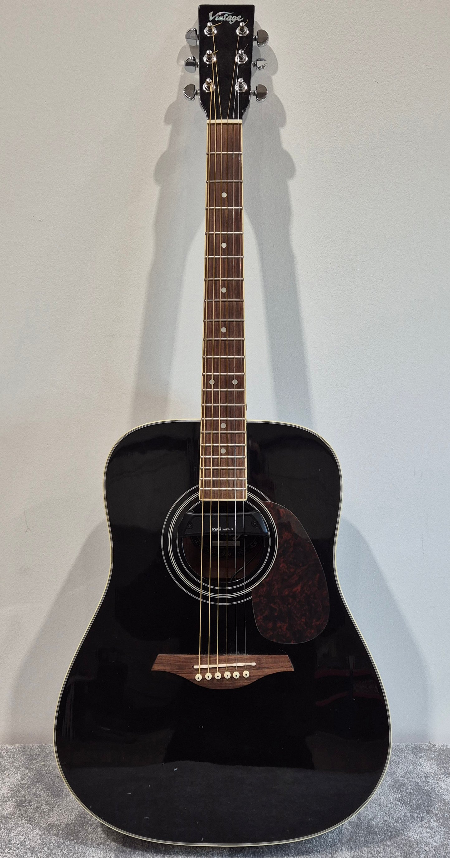 Vintage V400 BK Acoustic Guitar - Viva MTP11 Sound Hole Pick Up