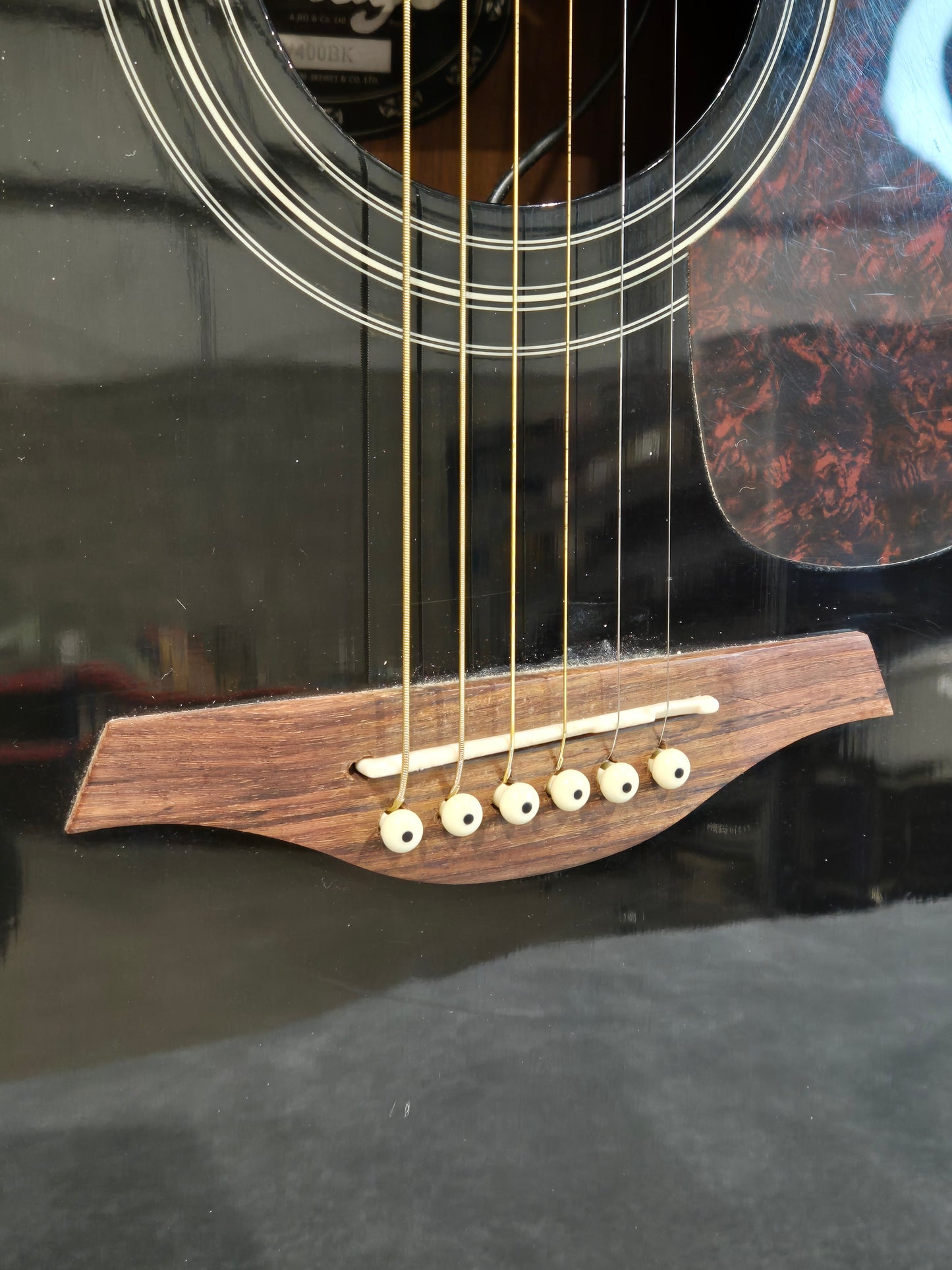 Vintage V400 BK Acoustic Guitar - Viva MTP11 Sound Hole Pick Up