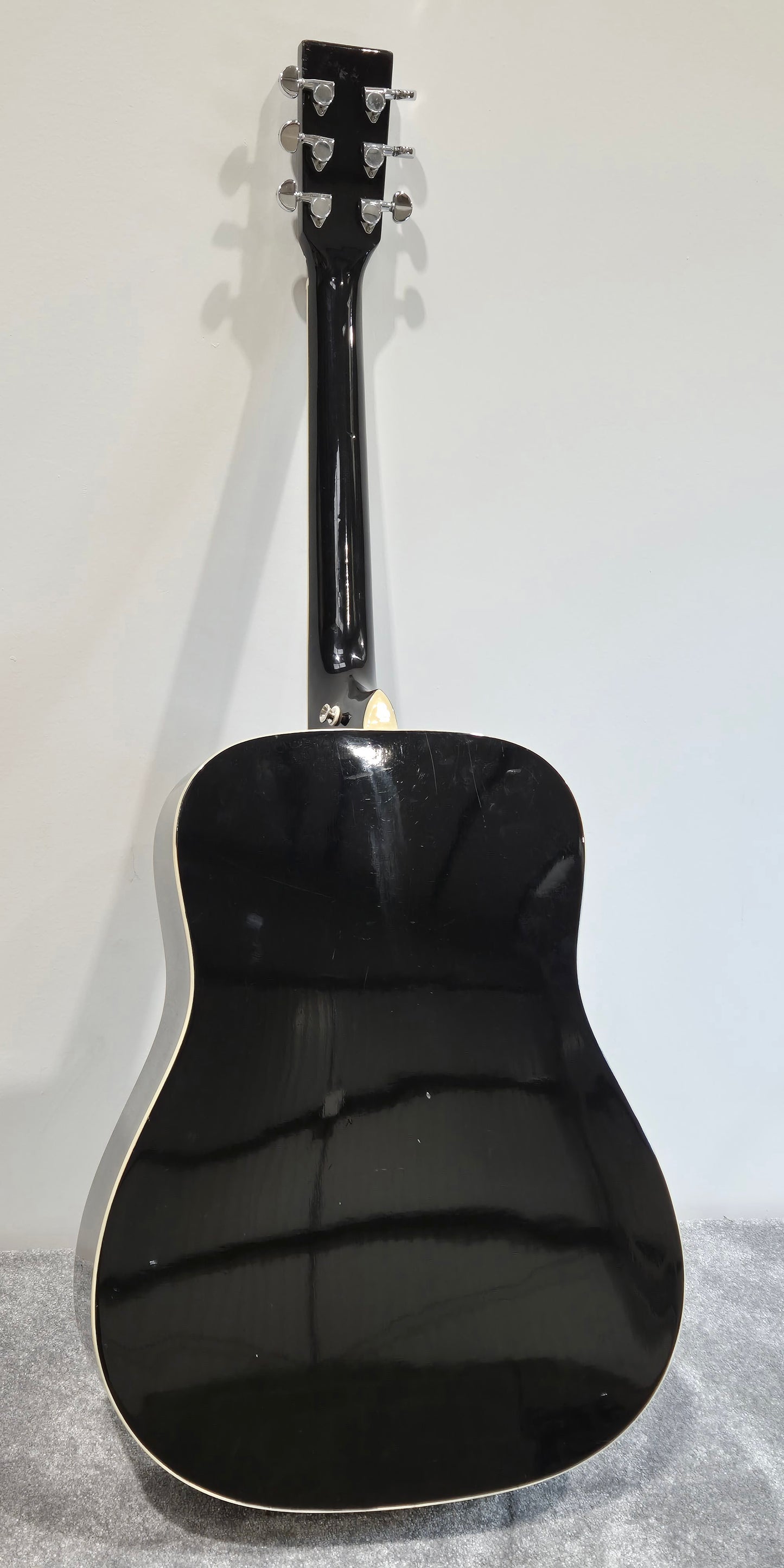 Vintage V400 BK Acoustic Guitar - Viva MTP11 Sound Hole Pick Up