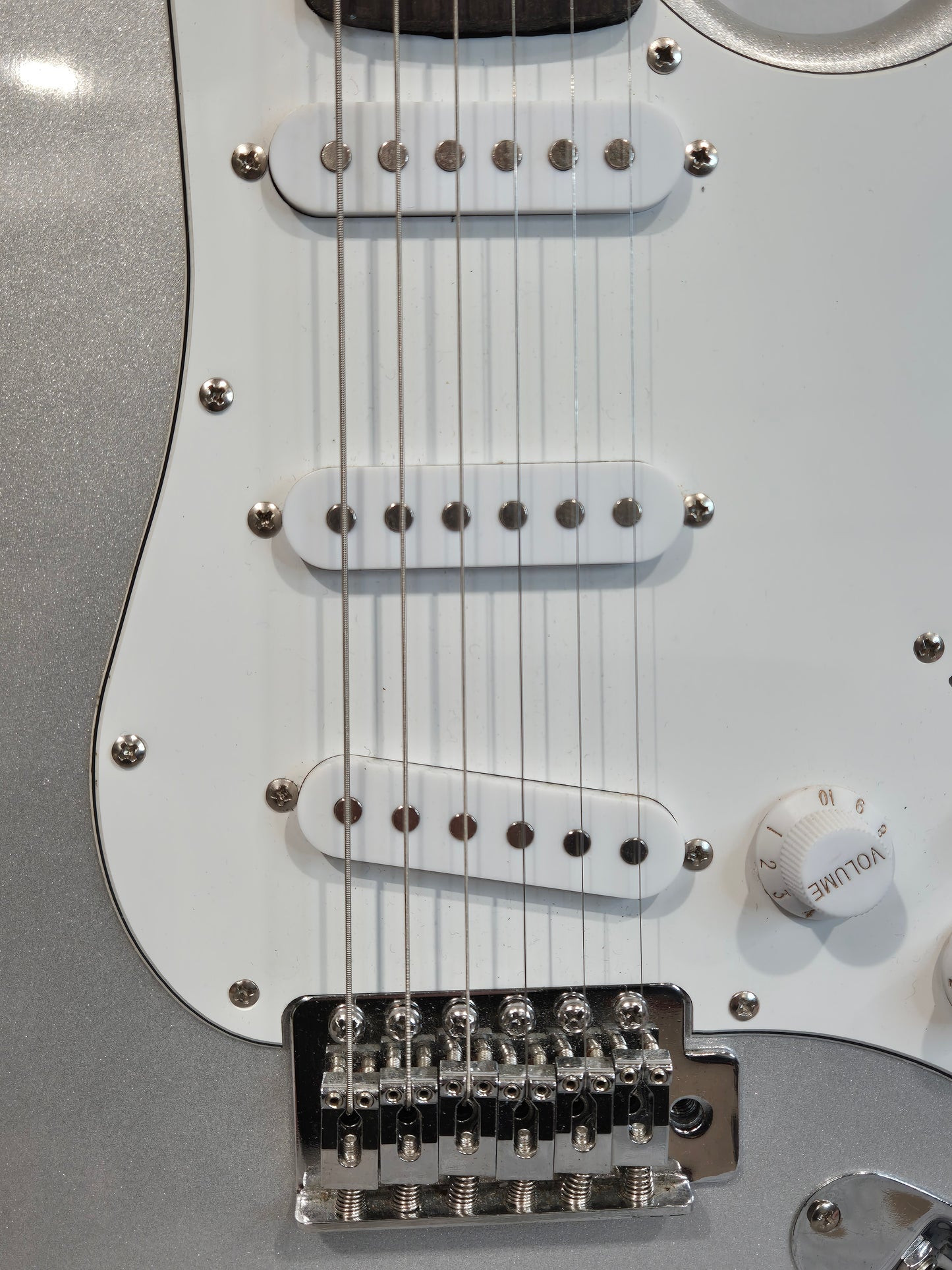 Gear4Music LA Series Stratocaster Electric Guitar and Gig Bag - Metallic Silver