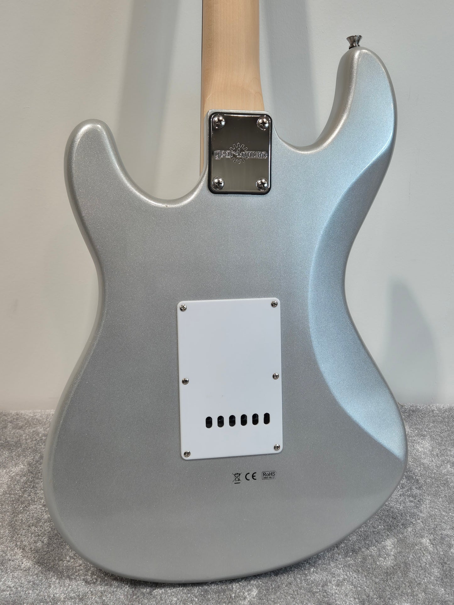 Gear4Music LA Series Stratocaster Electric Guitar and Gig Bag - Metallic Silver
