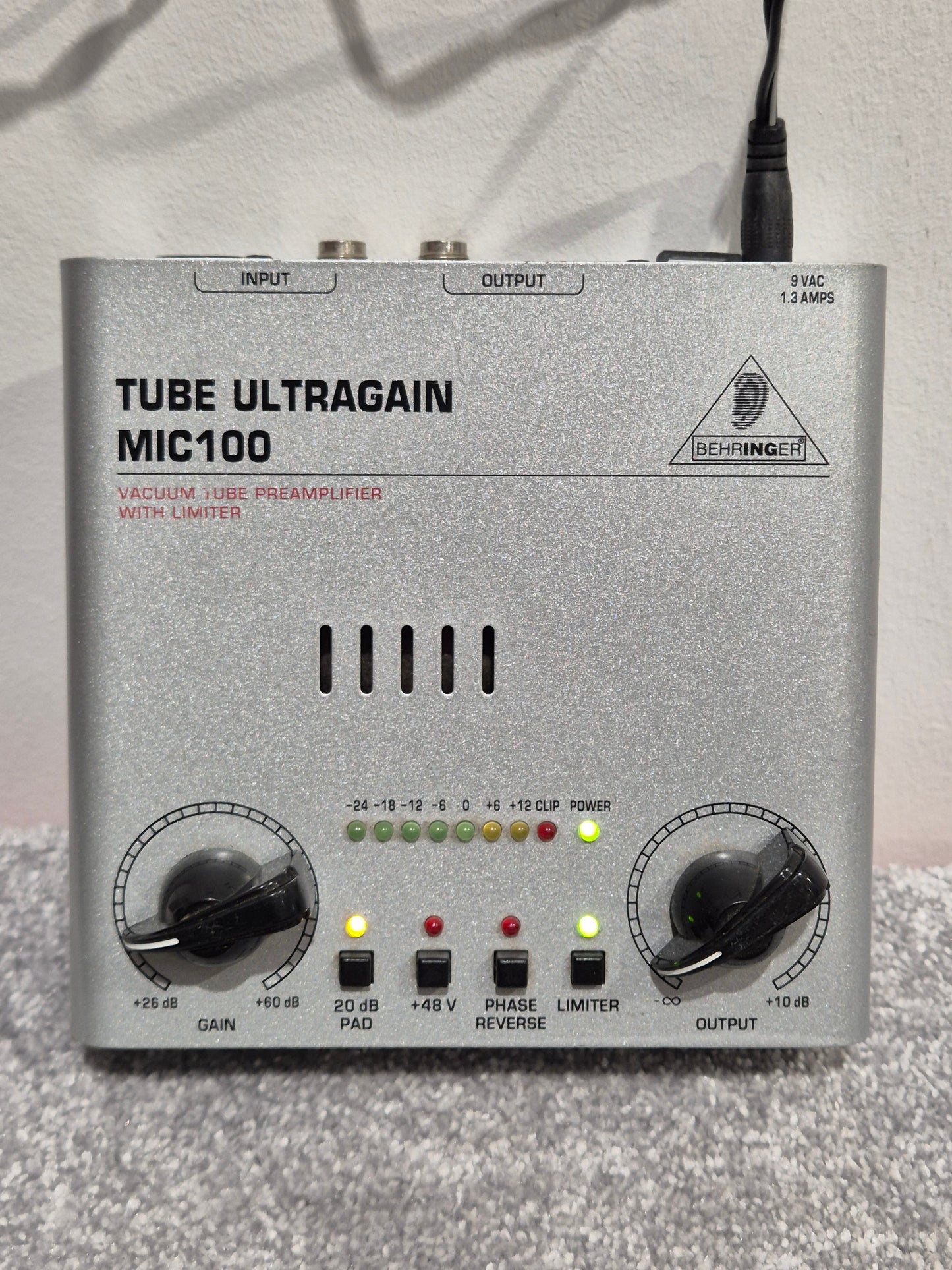 Behringer Tube Ultragain MIC100 - Tube Preamplifier with Limiter