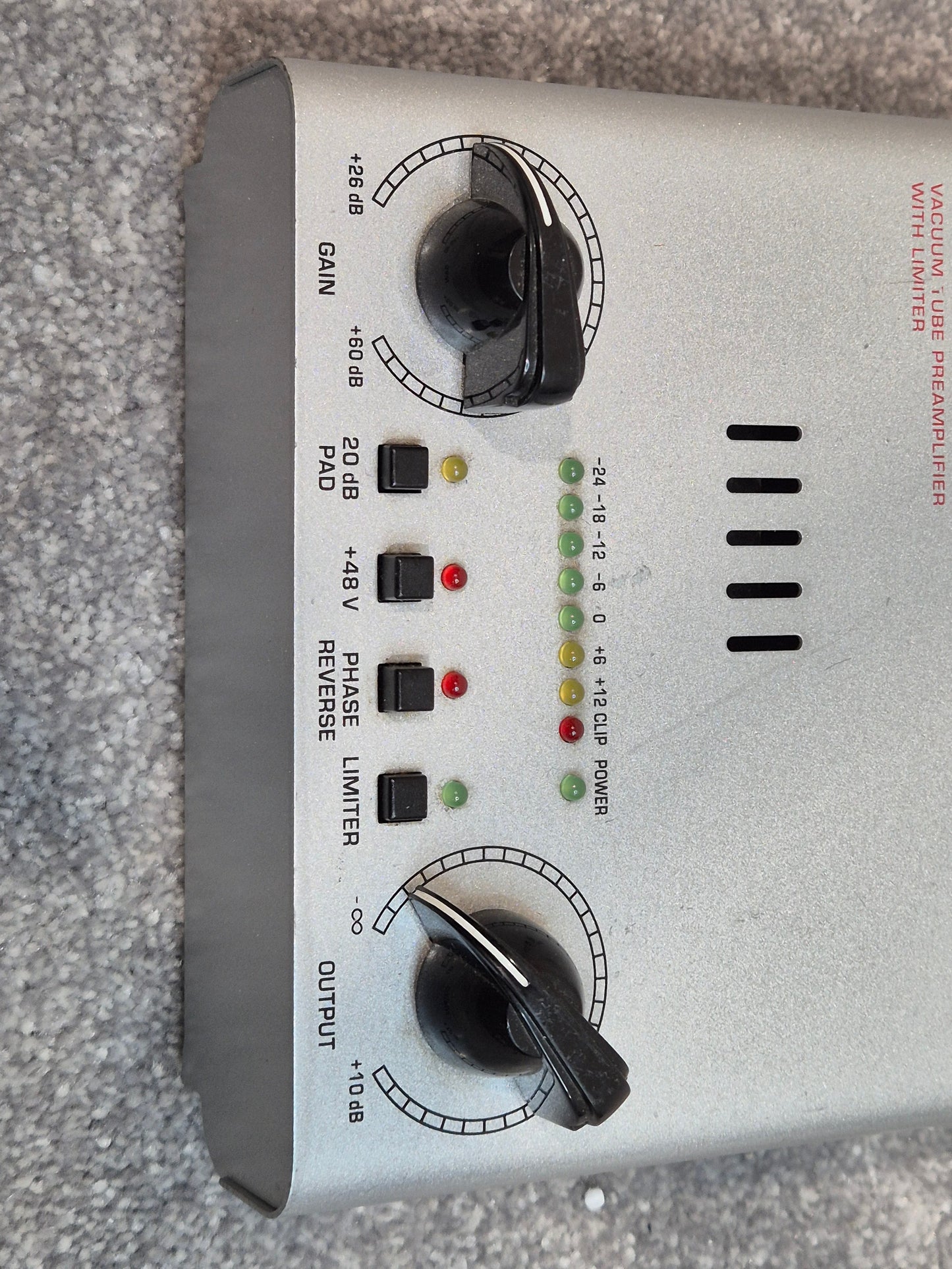 Behringer Tube Ultragain MIC100 - Tube Preamplifier with Limiter