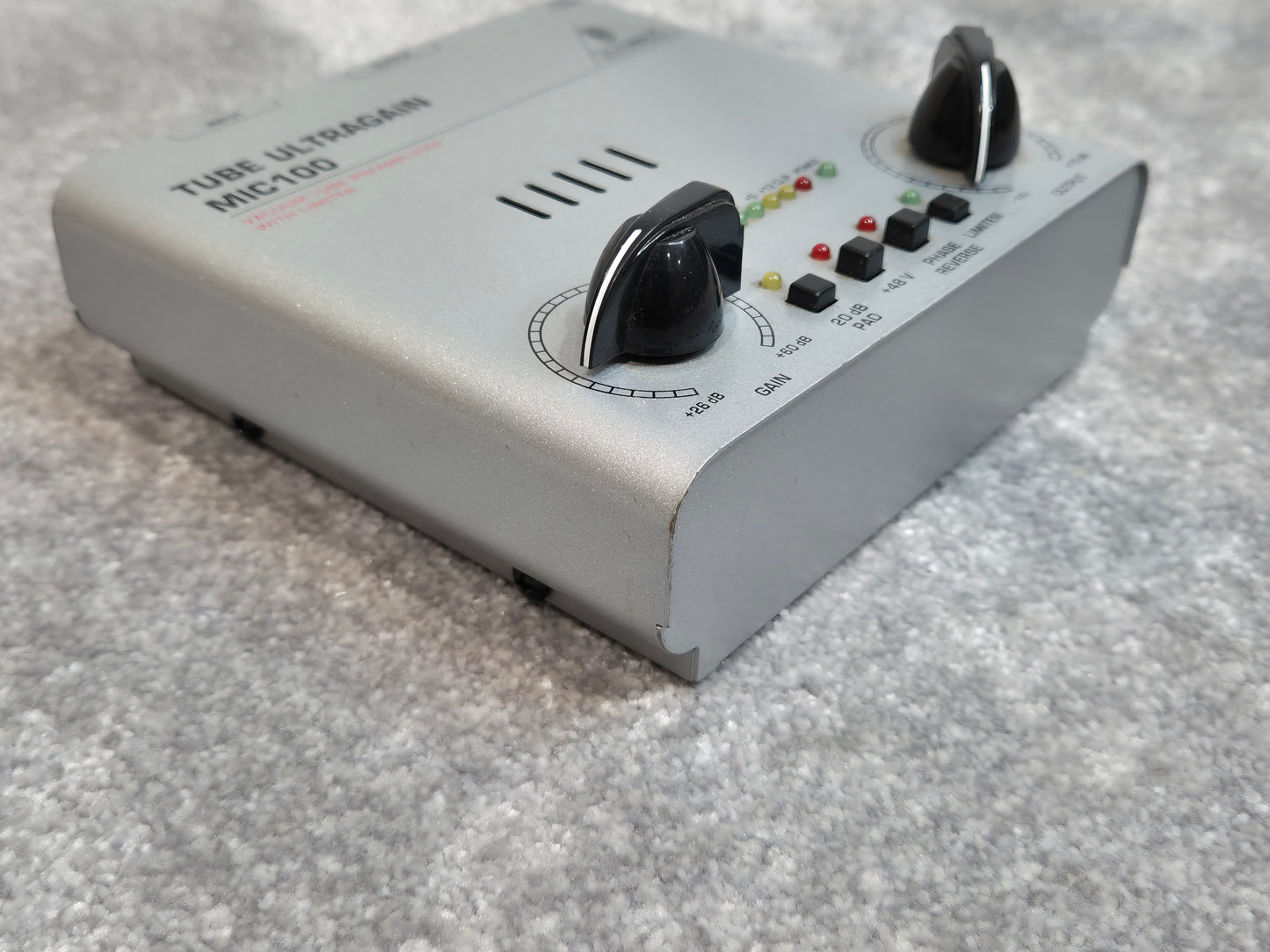 Behringer Tube Ultragain MIC100 - Tube Preamplifier with Limiter