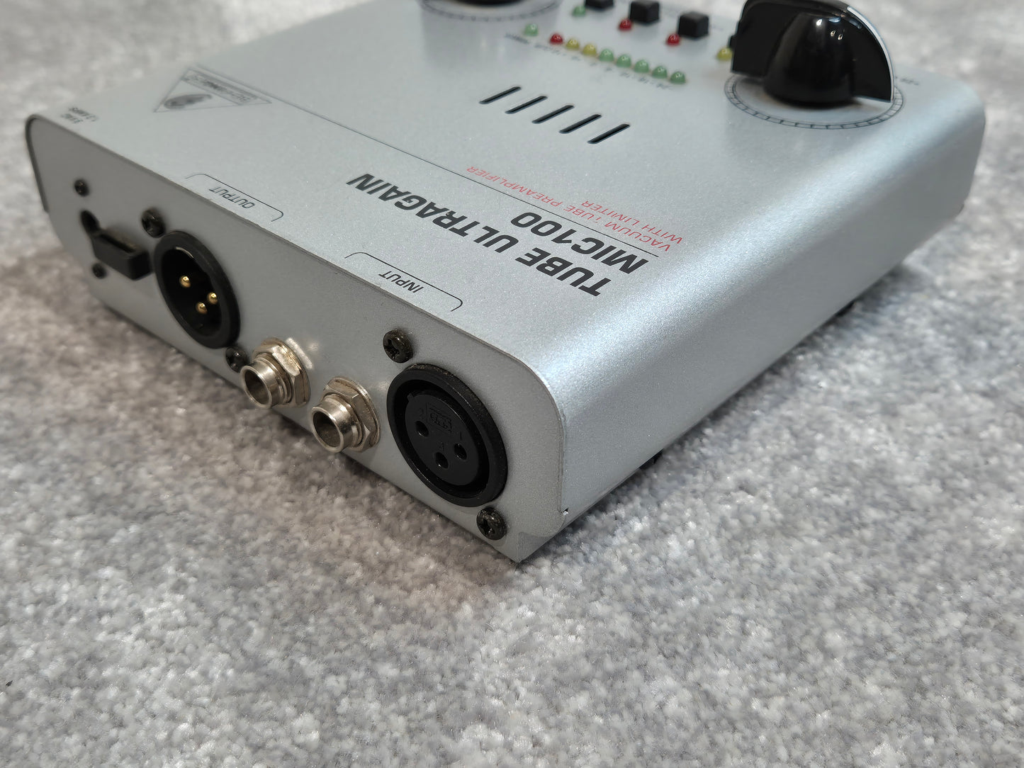 Behringer Tube Ultragain MIC100 - Tube Preamplifier with Limiter
