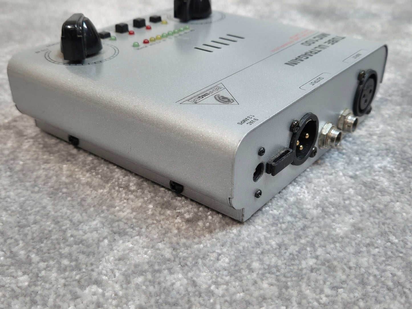 Behringer Tube Ultragain MIC100 - Tube Preamplifier with Limiter