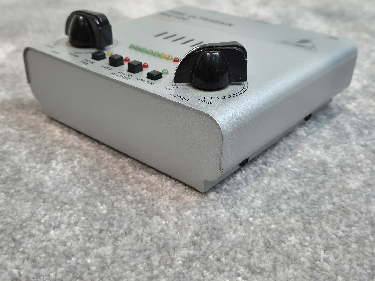 Behringer Tube Ultragain MIC100 - Tube Preamplifier with Limiter