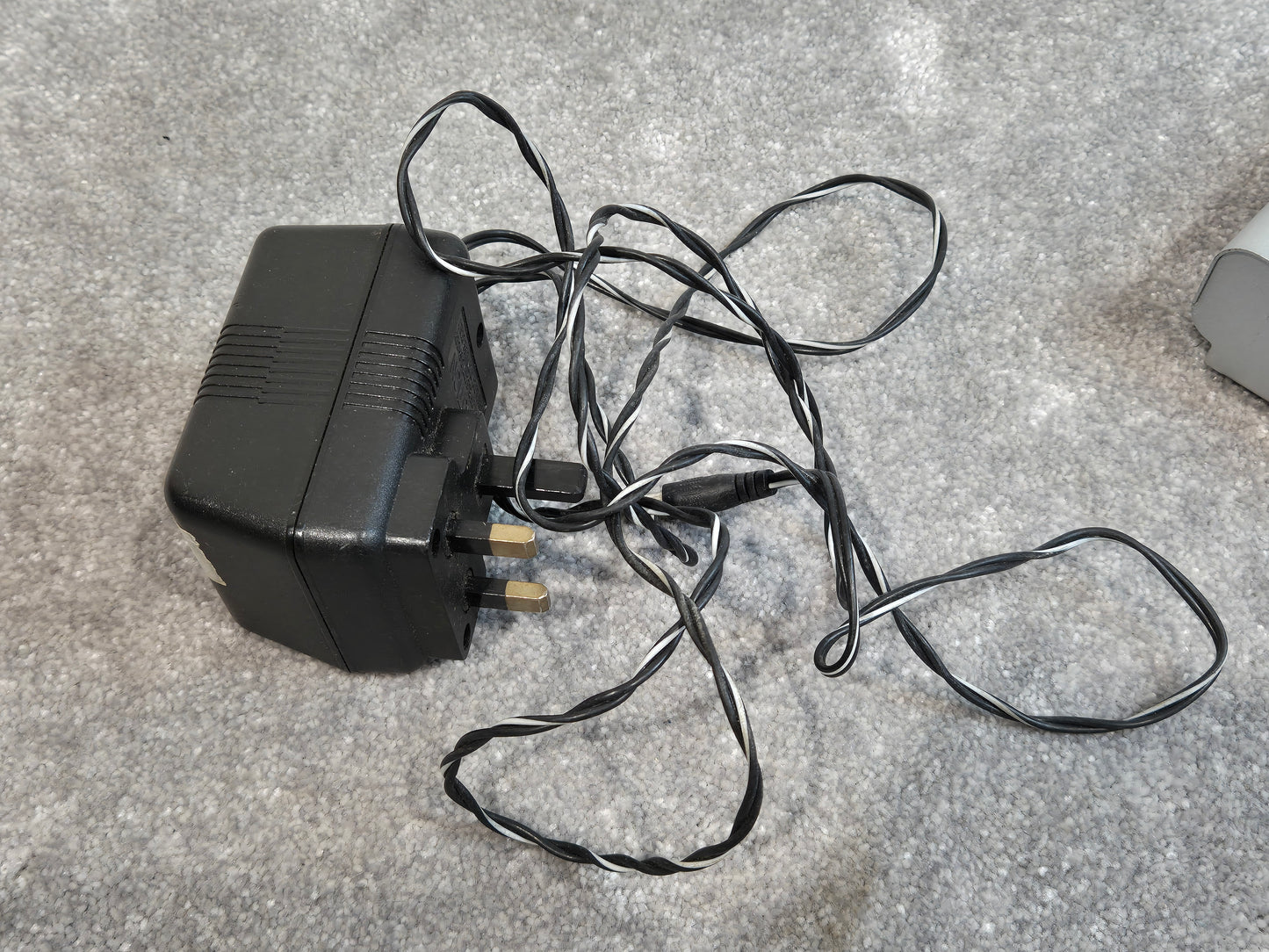 Behringer Tube Ultragain MIC100 - Tube Preamplifier with Limiter