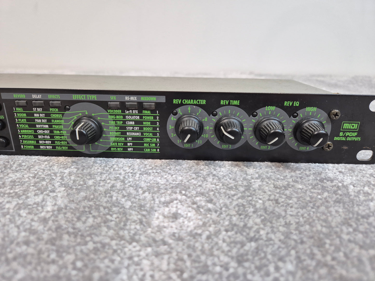 Zoom RFX-2000 - Digital Reverb And Multi-Effects Processor - Rack Mounted