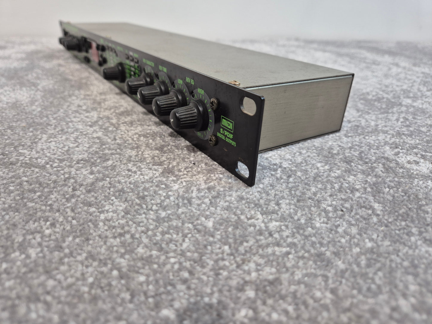 Zoom RFX-2000 - Digital Reverb And Multi-Effects Processor - Rack Mounted