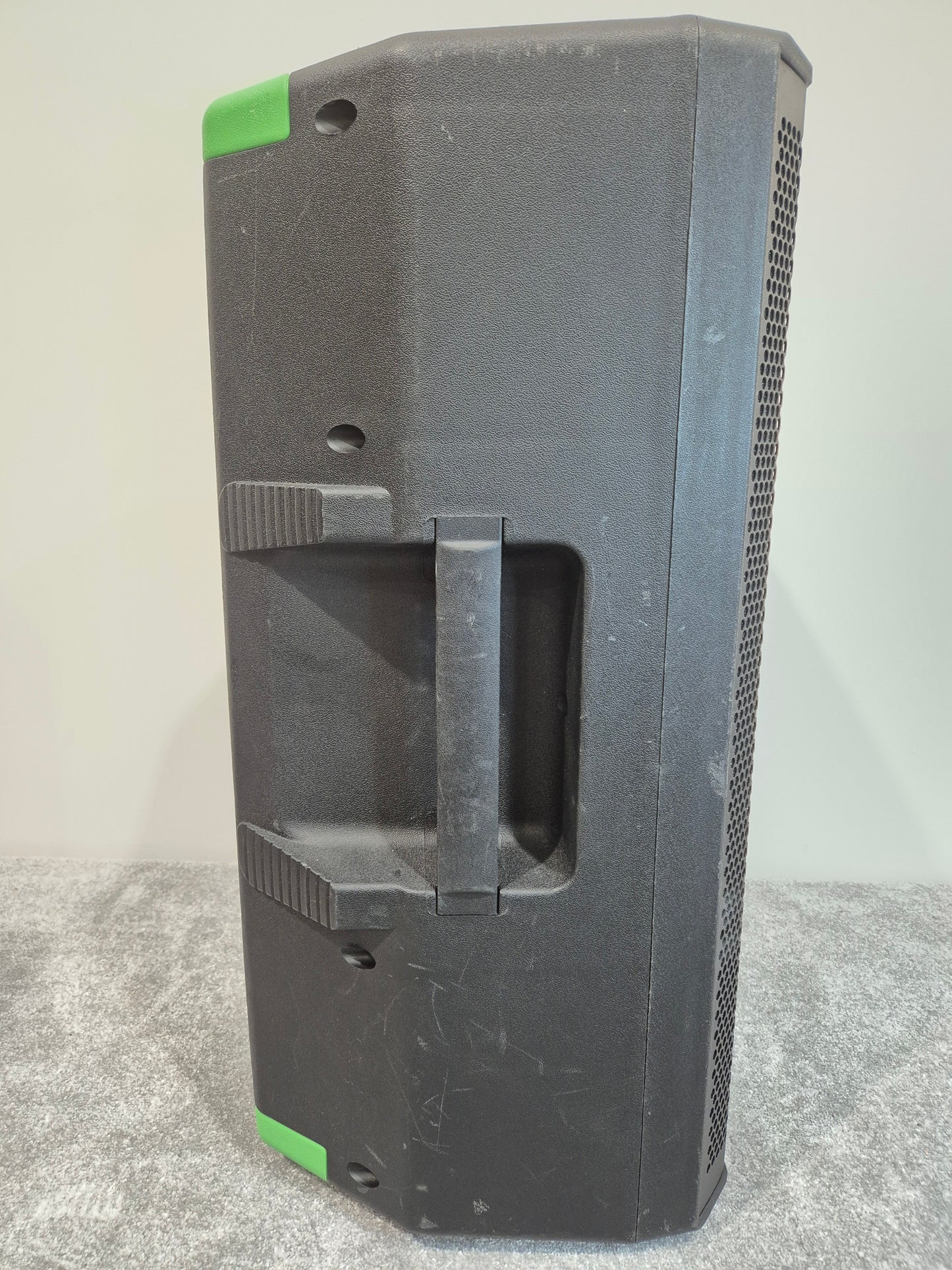 Mackie Thrash 212 - 1300 watts Active PA Speaker