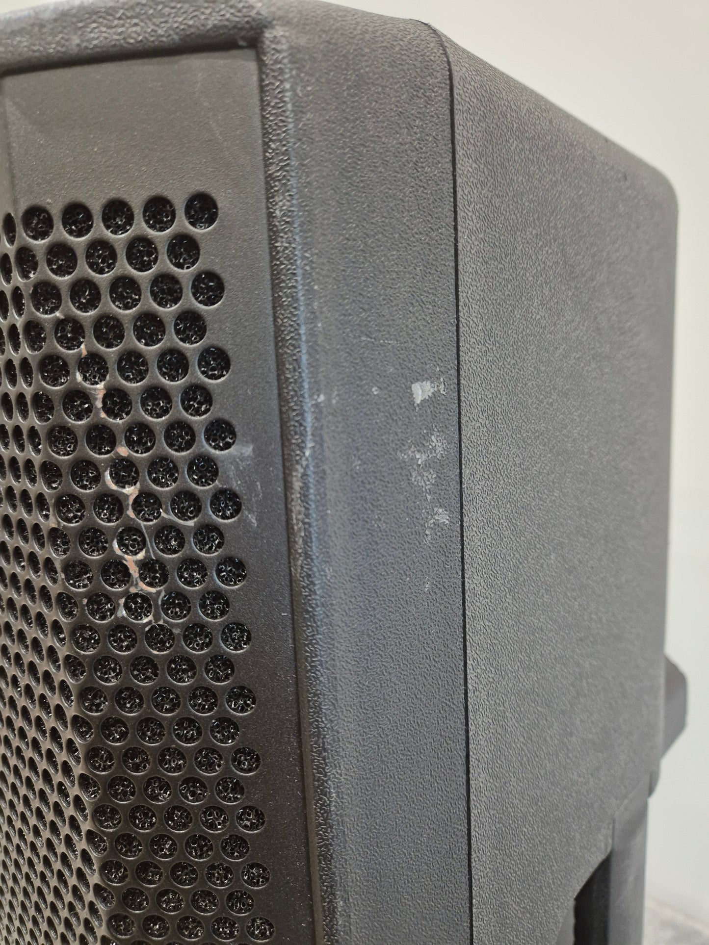 Mackie Thrash 212 - 1300 watts Active PA Speaker (Very Good Condition)