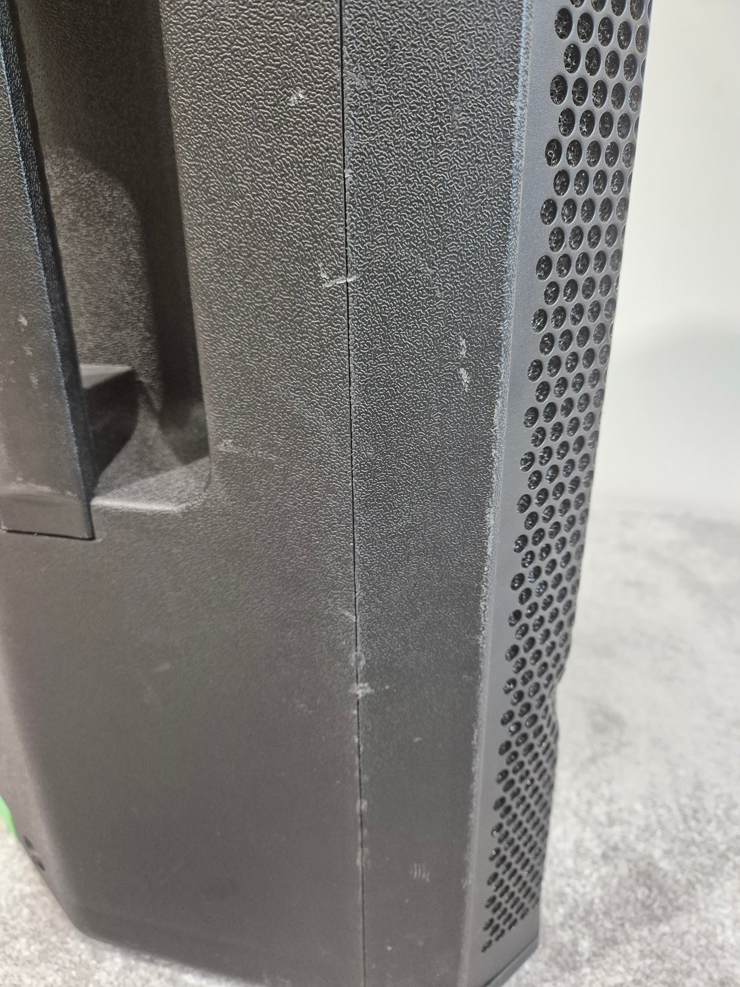 Mackie Thrash 212 - 1300 watts Active PA Speaker (Very Good Condition)