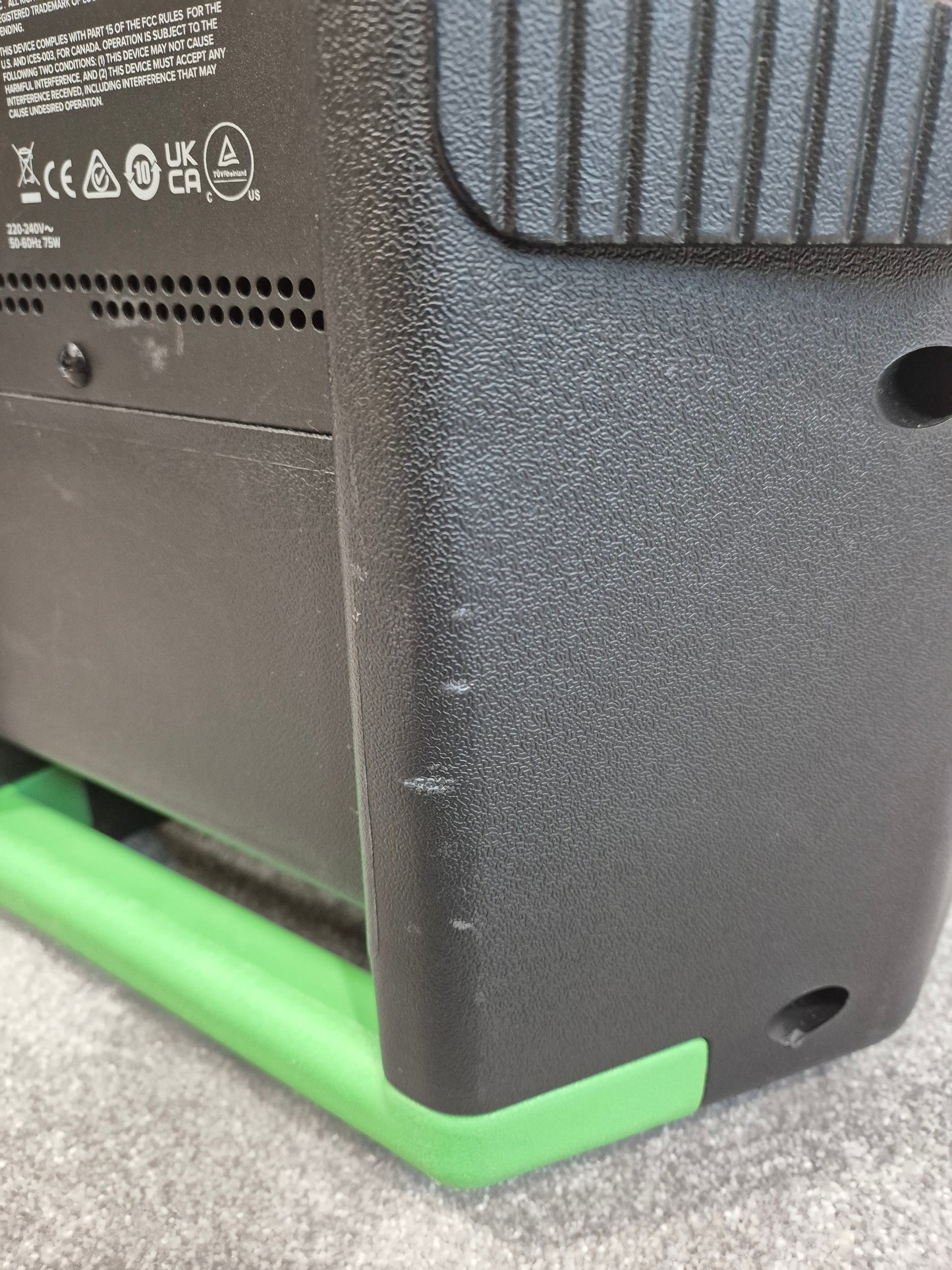 Mackie Thrash 212 - 1300 watts Active PA Speaker (Very Good Condition)