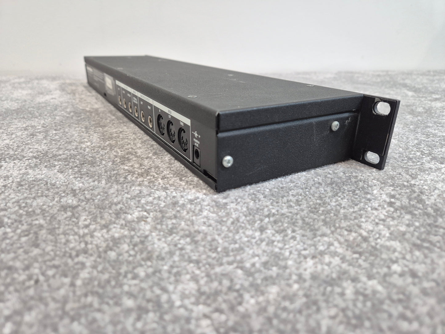 Novation Super Bass Station - Rackmount Synthesizer - Faulty Left Channel