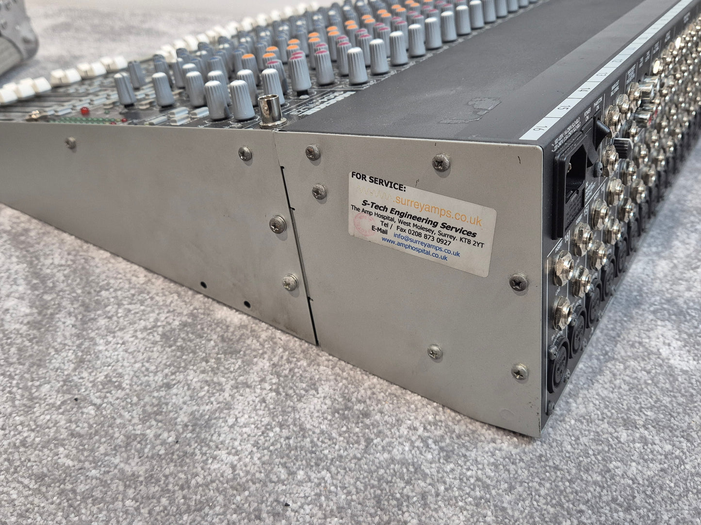 Mackie 1604 VLZ3 - 16-Channel Compact Mixer + Flight Case