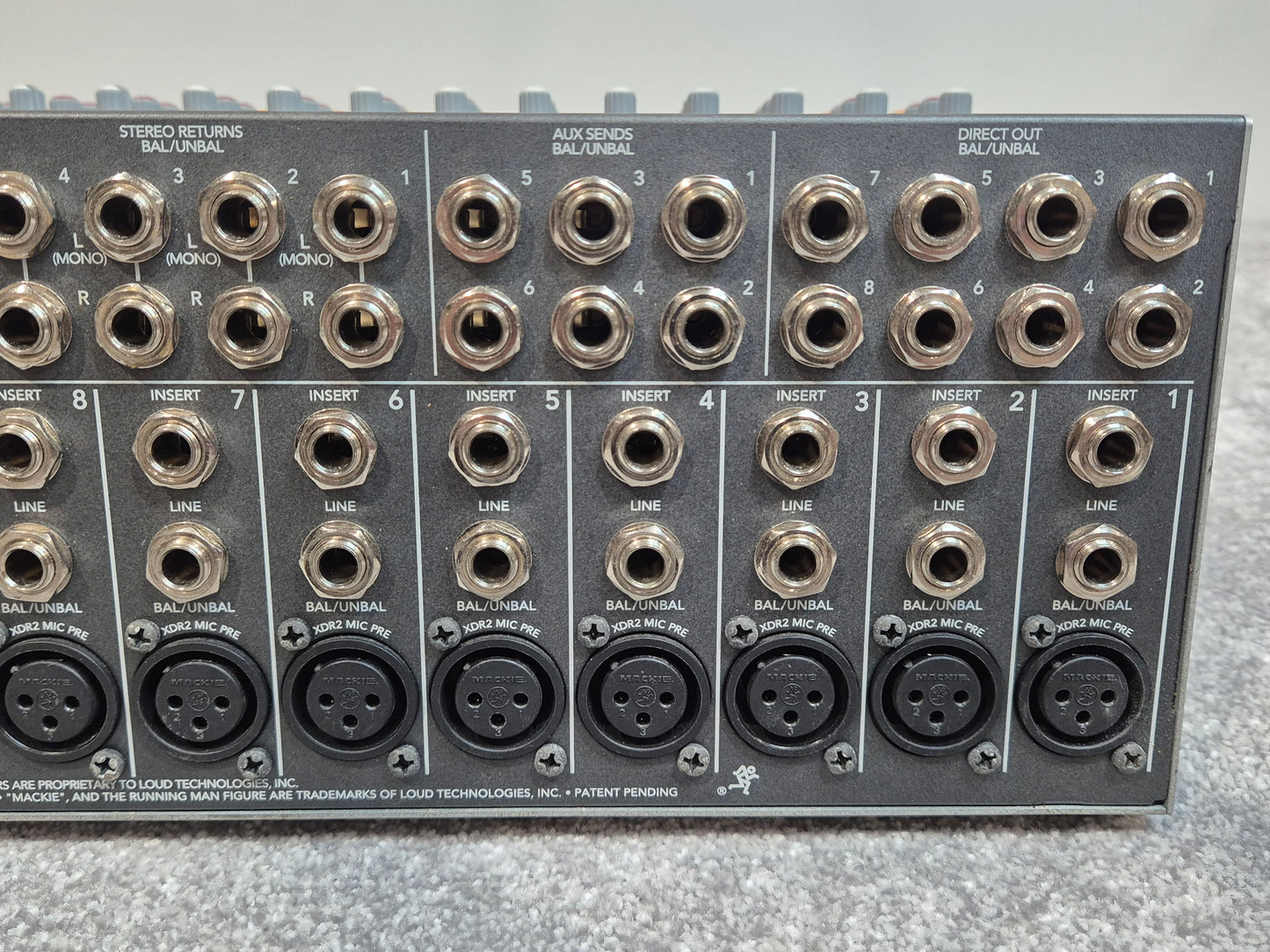 Mackie 1604 VLZ3 - 16-Channel Compact Mixer + Flight Case