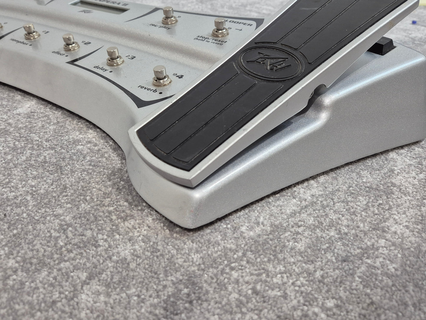 Peavey Sanpera 2 Vypyr Footswitch - Foot Controller with 10 Footswitches and Dual Expression Pedals