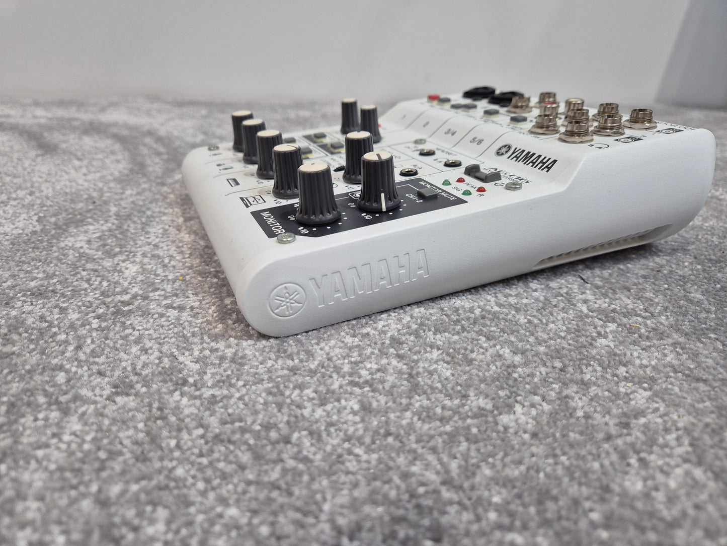 Yamaha AG06 Interface - Versatile and High-Quality Interface