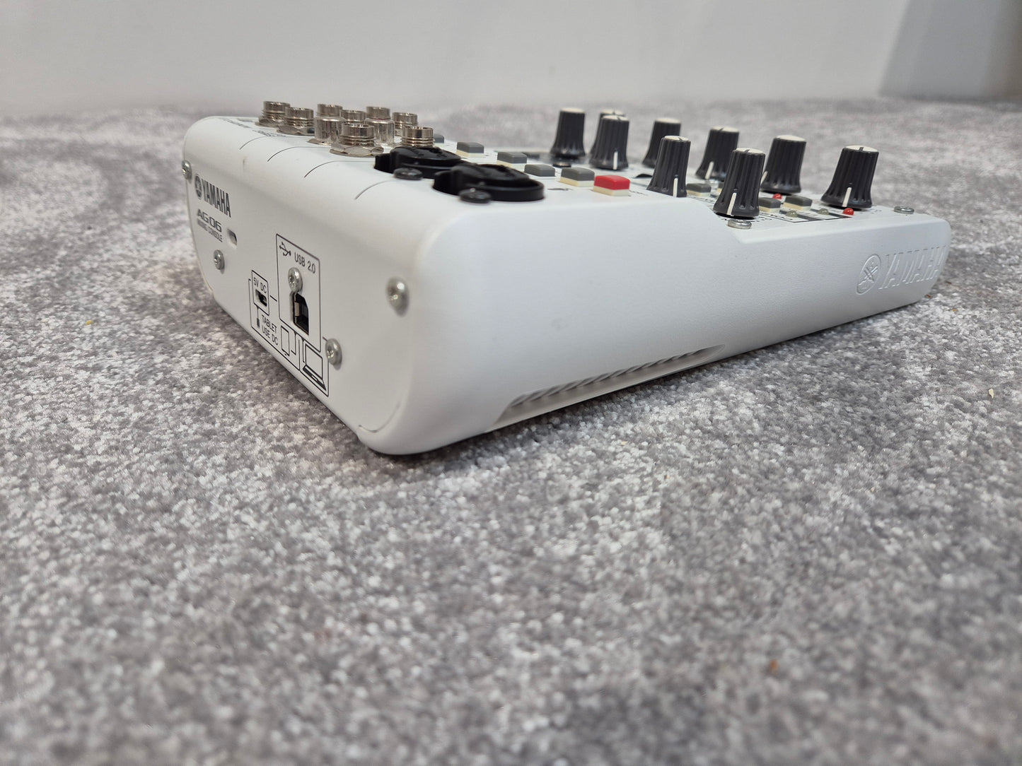 Yamaha AG06 Interface - Versatile and High-Quality Interface